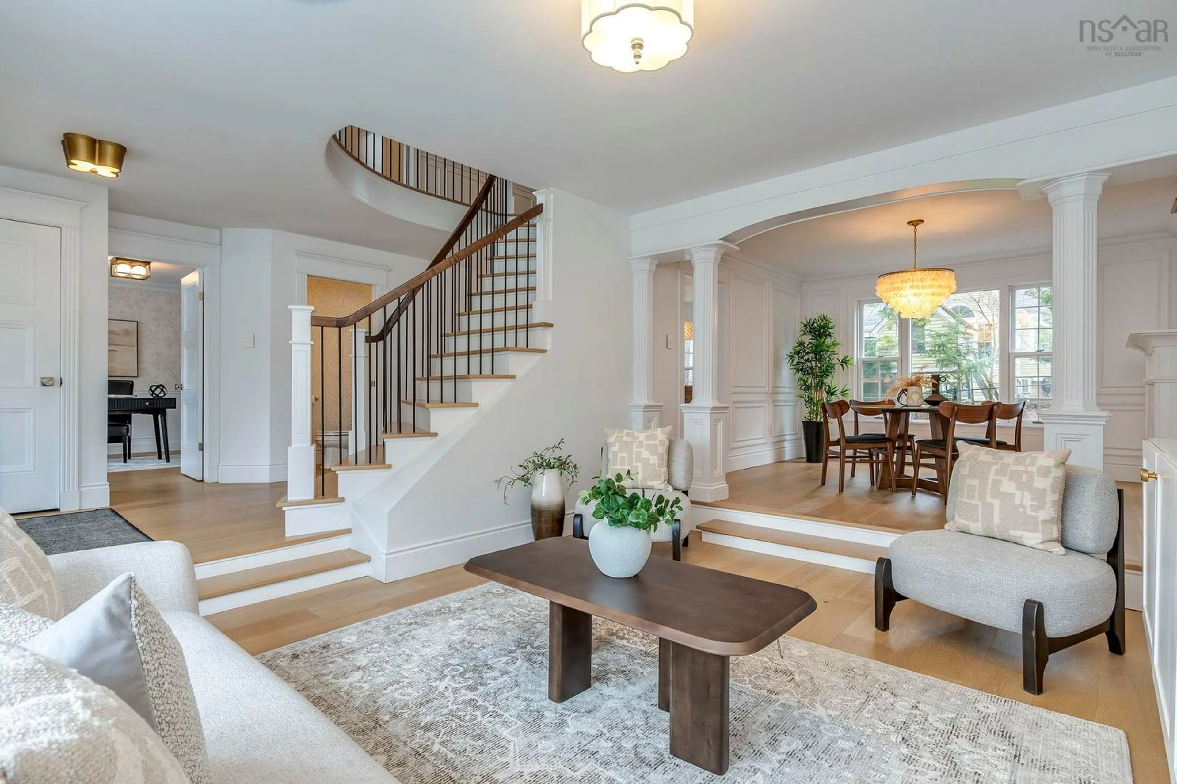 Indoor entryway for 171 Cresthaven Dr, Halifax Nova Scotia B3M 4S4