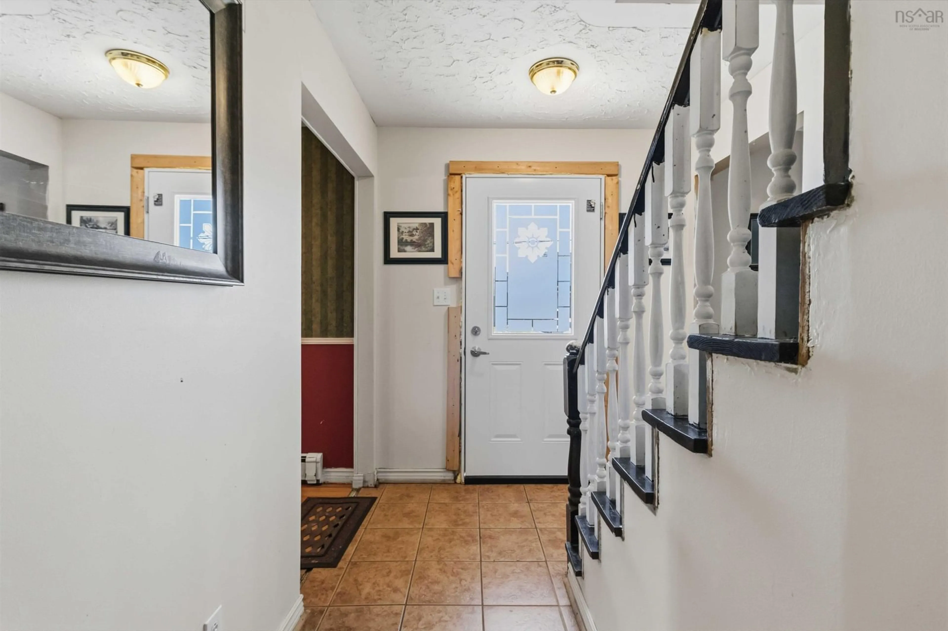 Indoor entryway for 7 Fiddlers Green, Cole Harbour Nova Scotia B2V 1Y9