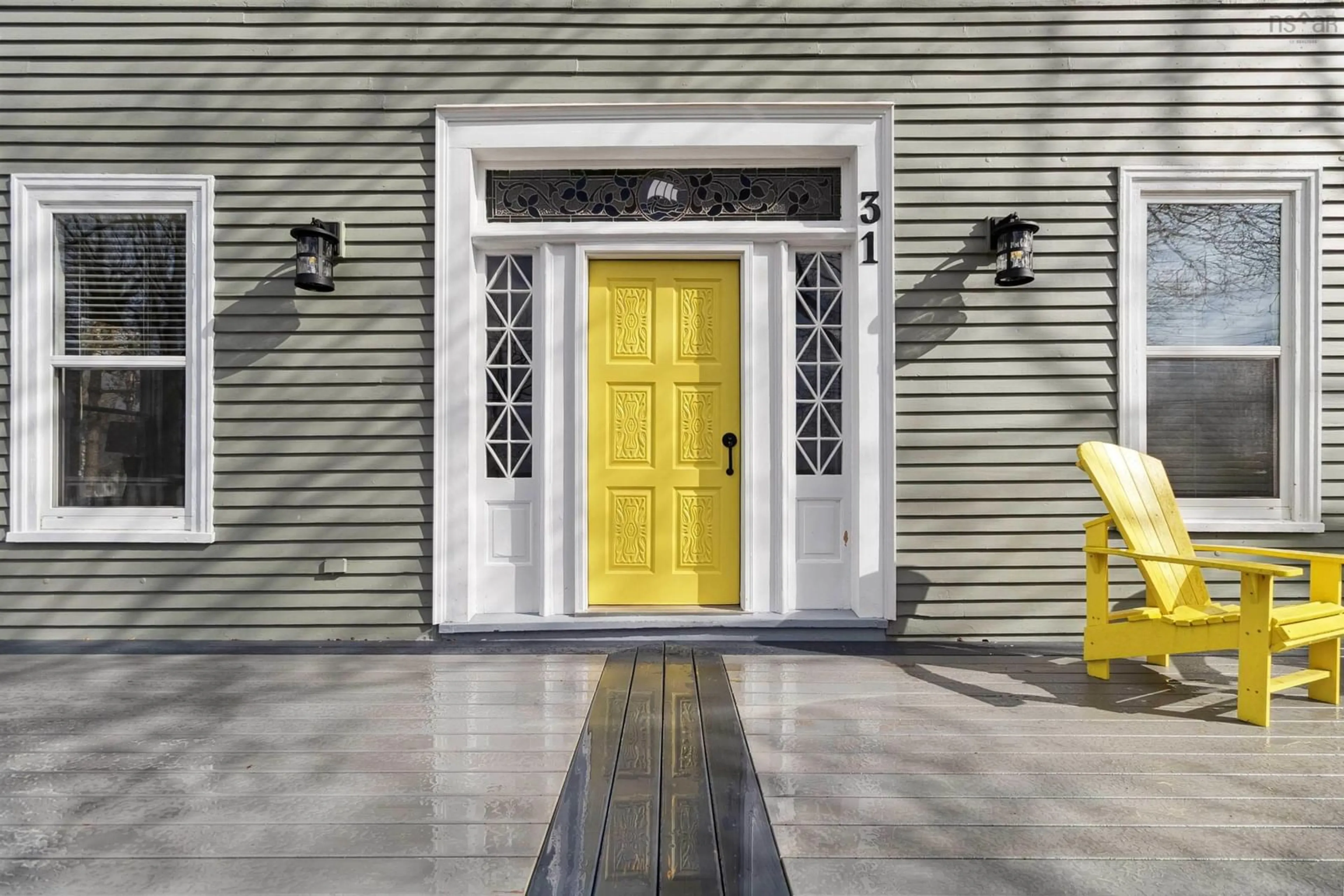 Indoor entryway for 31 Main St, Liverpool Nova Scotia B0T 1K0