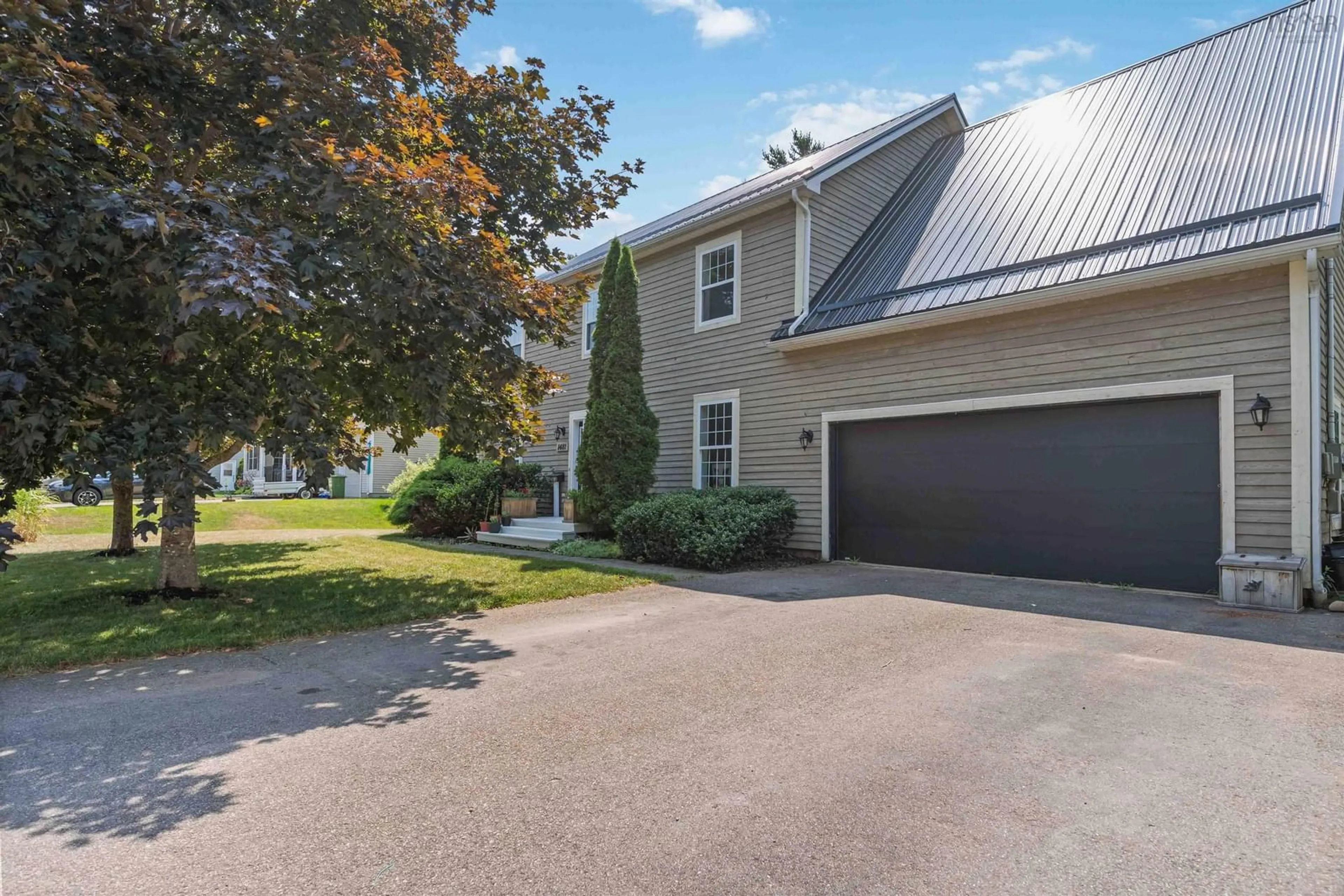 A pic from outside/outdoor area/front of a property/back of a property/a pic from drone, street for 1481 Edith Dr, Coldbrook Nova Scotia B4R 1A1