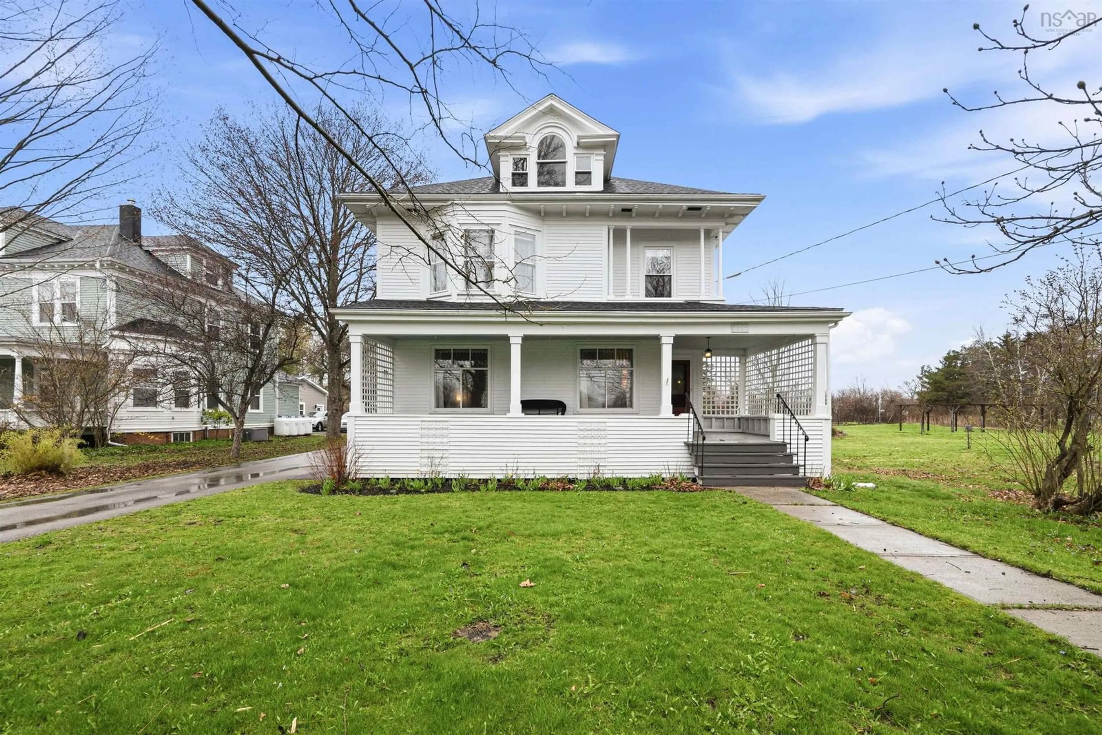 Home with vinyl exterior material, street for 179 Granville St, Bridgetown Nova Scotia B0S 1C0