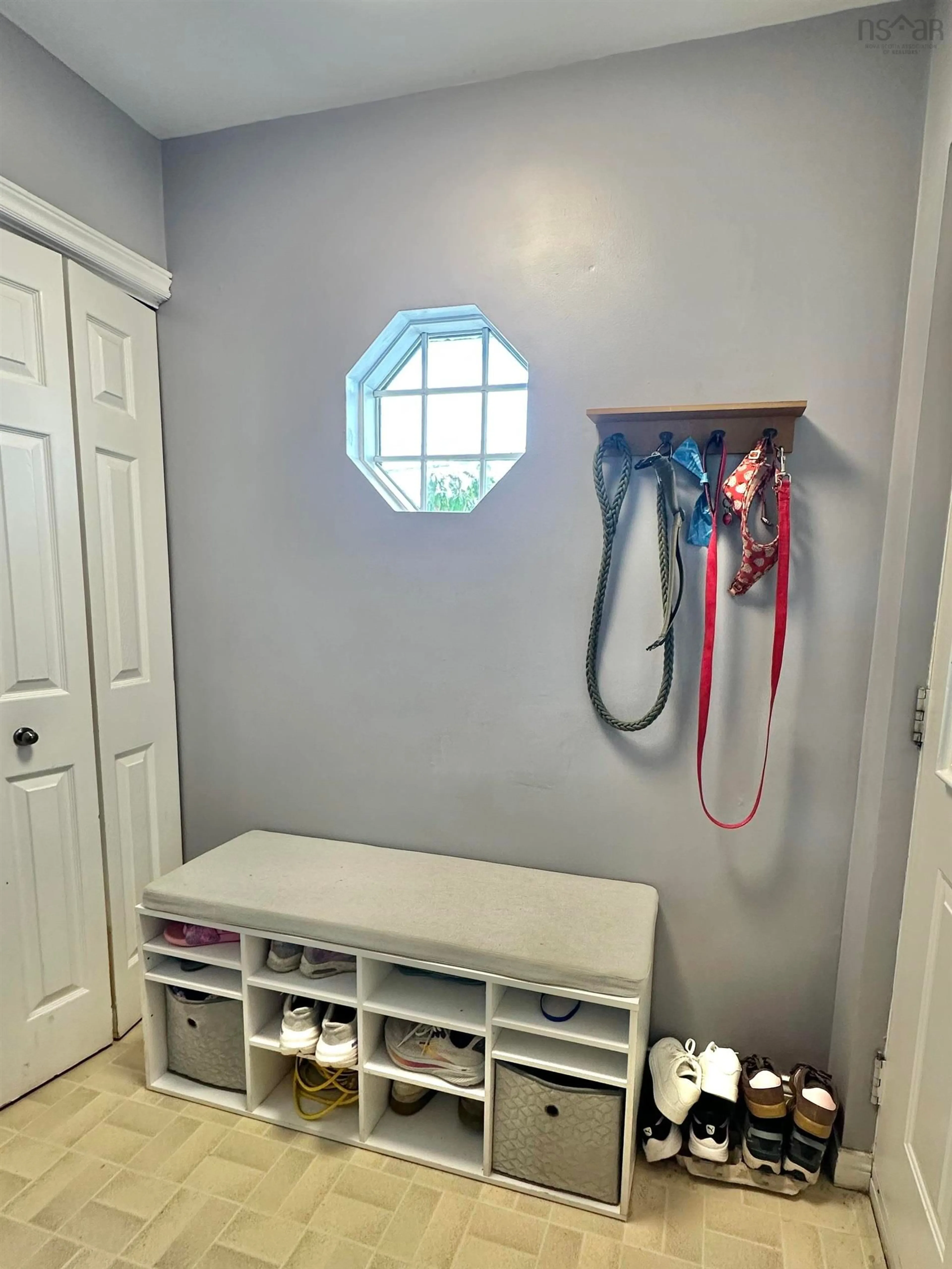 Indoor entryway for 77 Prospect St, Yarmouth Nova Scotia B5A 4J6