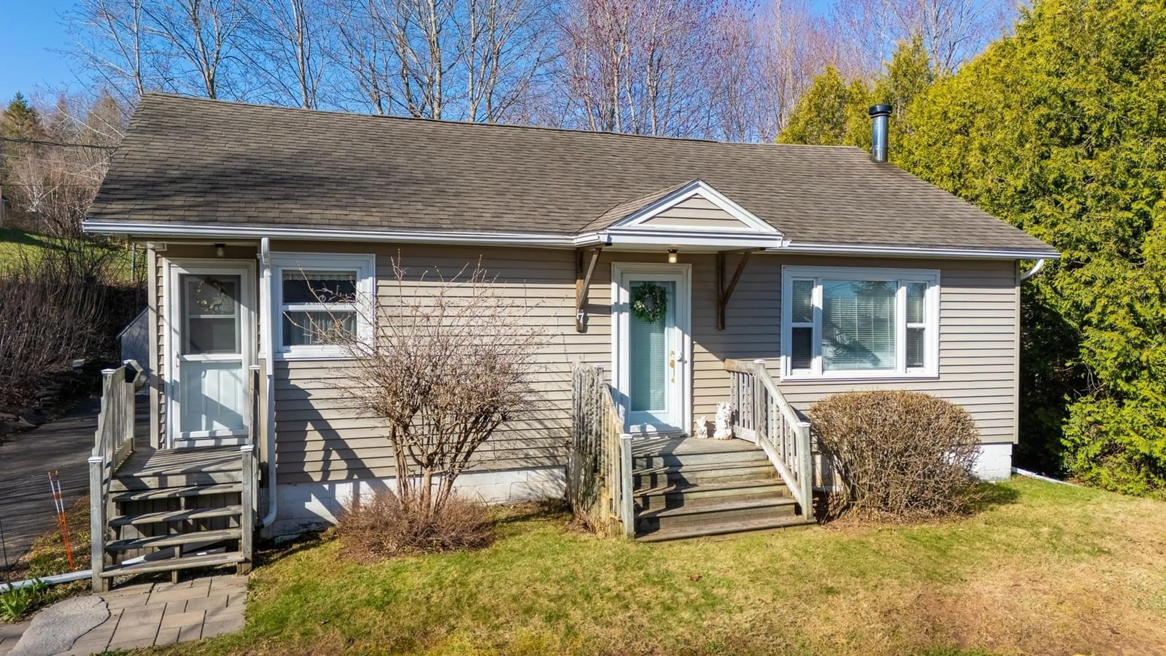Home with vinyl exterior material, street for 17 Comeau Ave, Kentville Nova Scotia B4N 1P5
