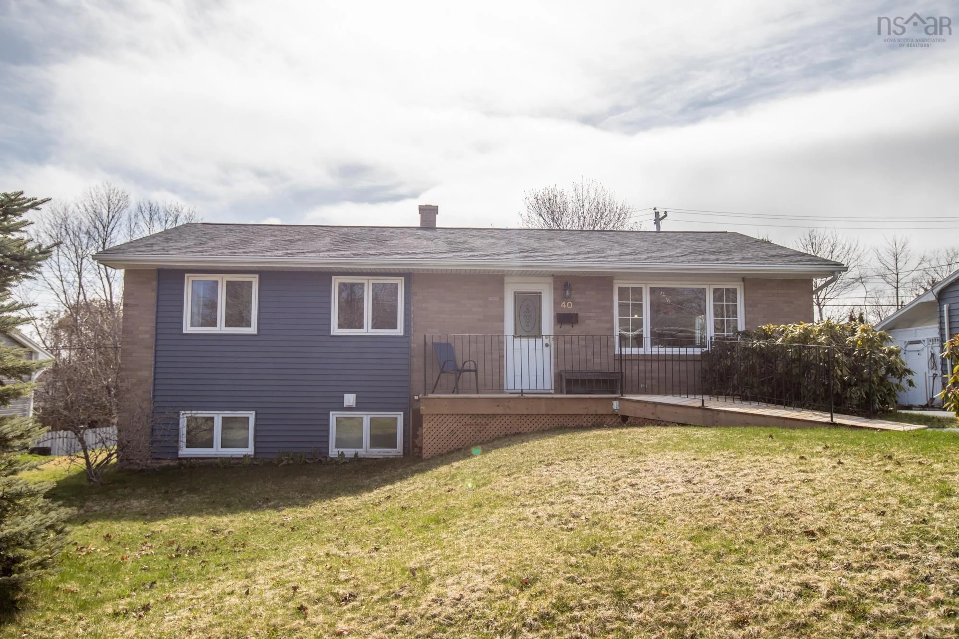 Home with vinyl exterior material, street for 40 Aspen Way Cres, Dartmouth Nova Scotia B2V 1H8