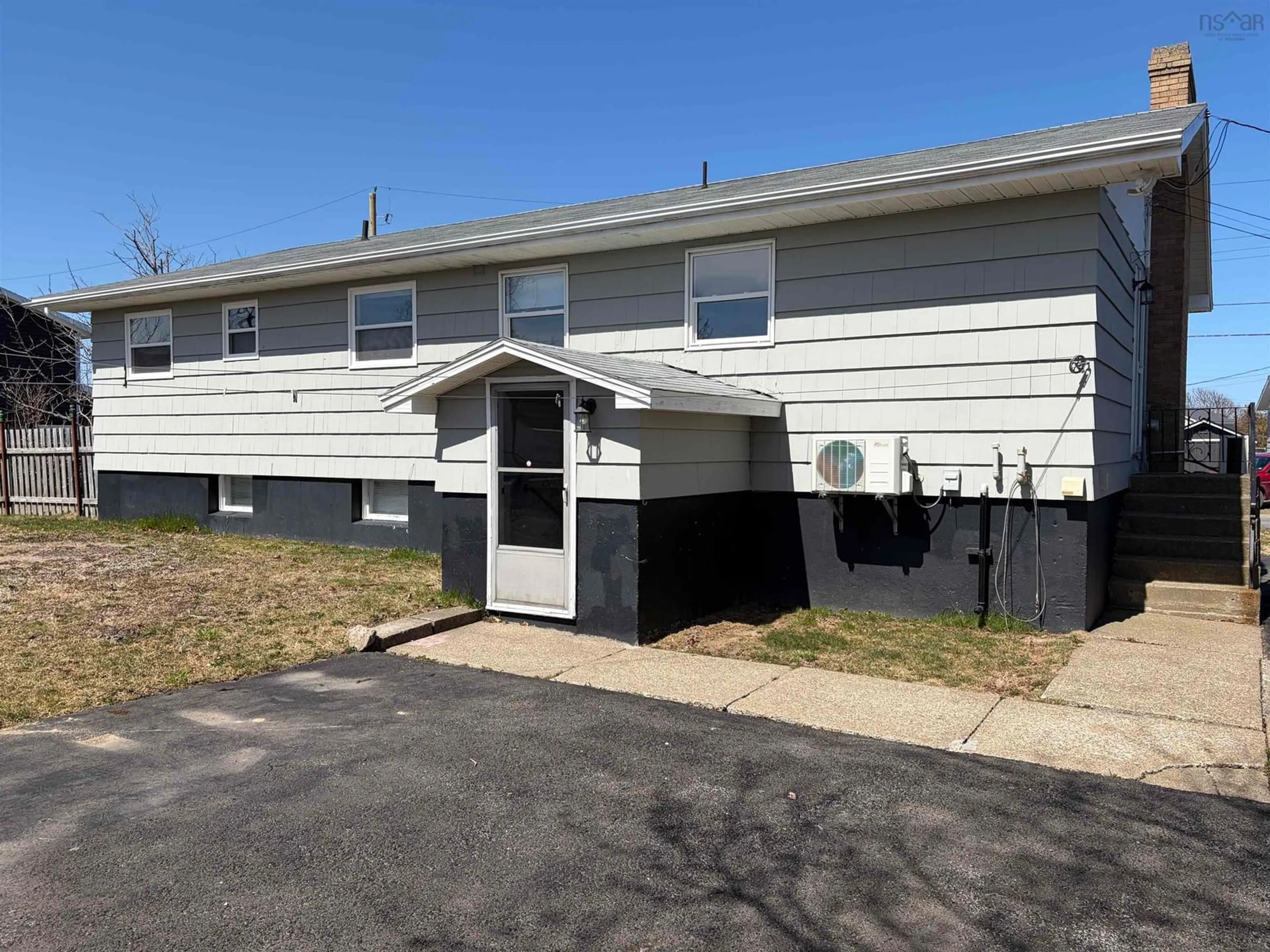 Home with vinyl exterior material, building for 11 Luke St, Glace Bay Nova Scotia B1A 1N7