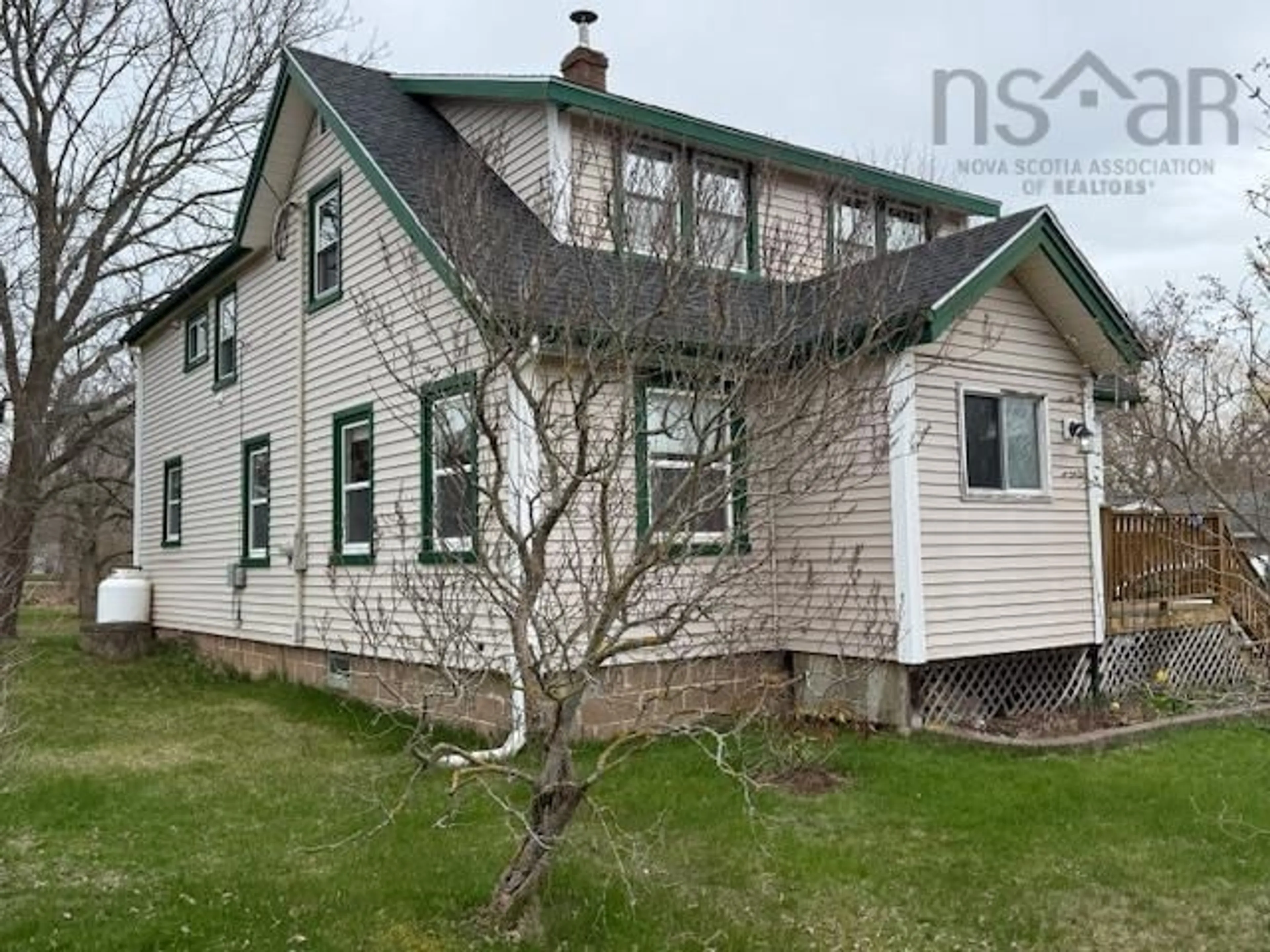 Home with vinyl exterior material, building for 60 Church St, Kingsport Nova Scotia B0P 1H0