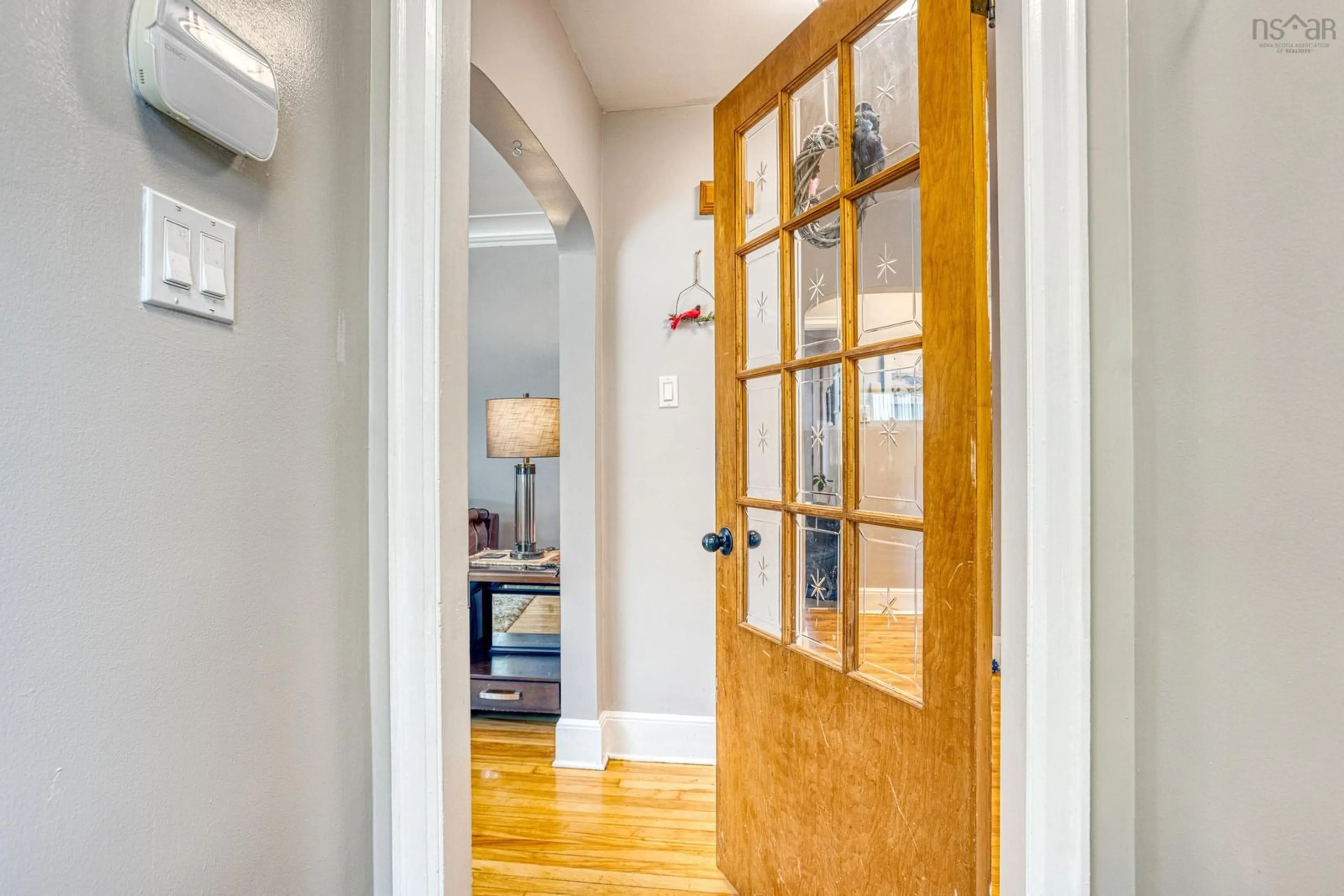 Indoor entryway for 7041 Pearson Dr, Halifax Nova Scotia B3L 2K7