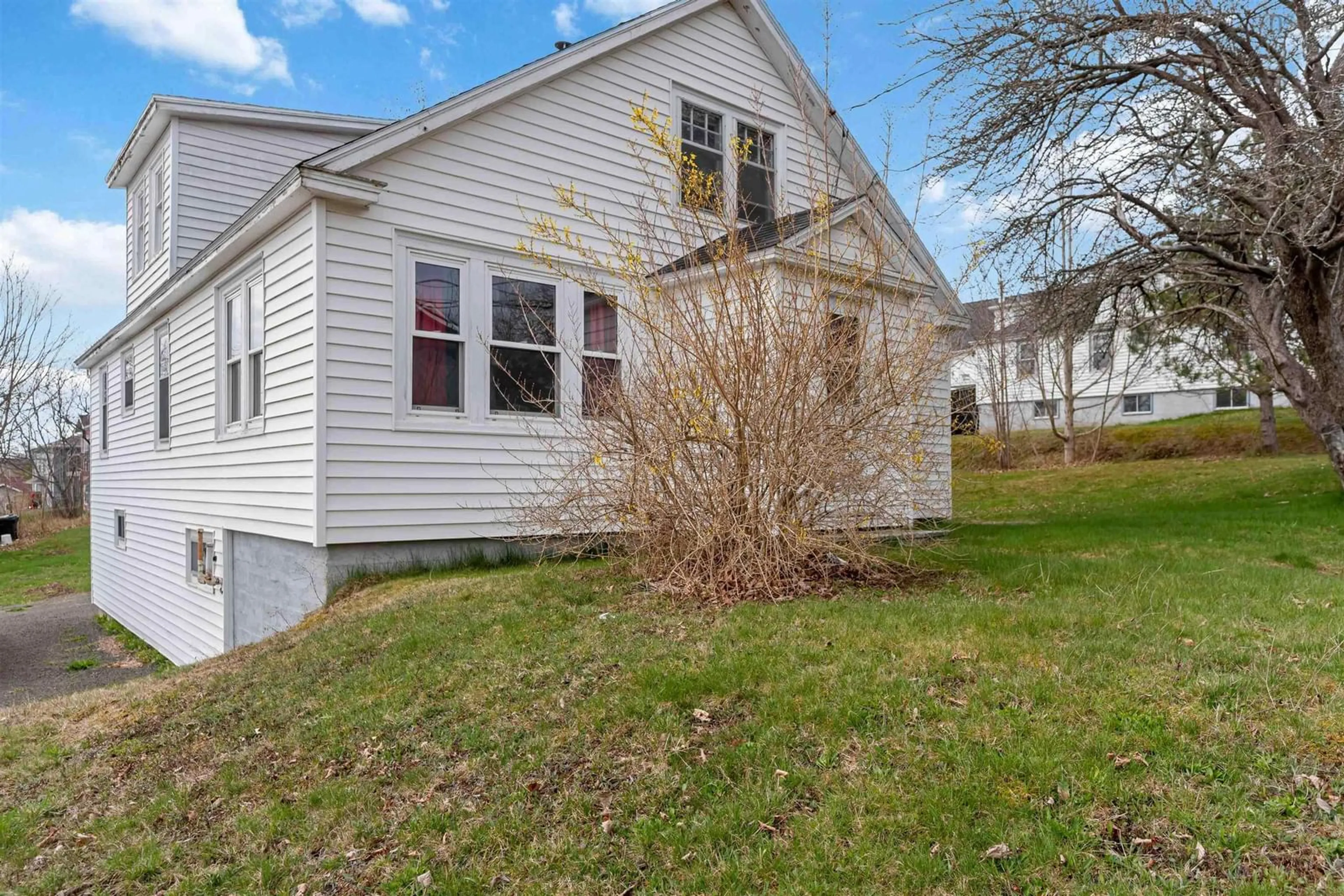 Unknown for 33 Church St, Digby Nova Scotia B0V 1A0
