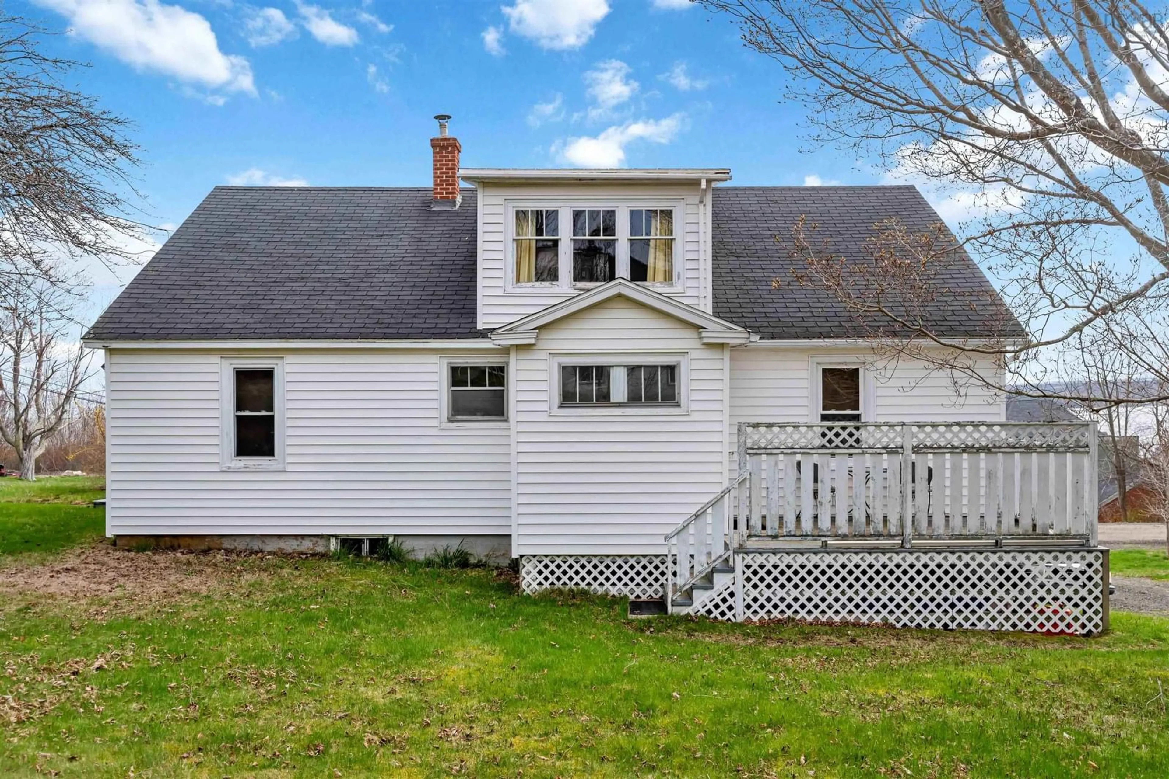 A pic from outside/outdoor area/front of a property/back of a property/a pic from drone, street for 33 Church St, Digby Nova Scotia B0V 1A0