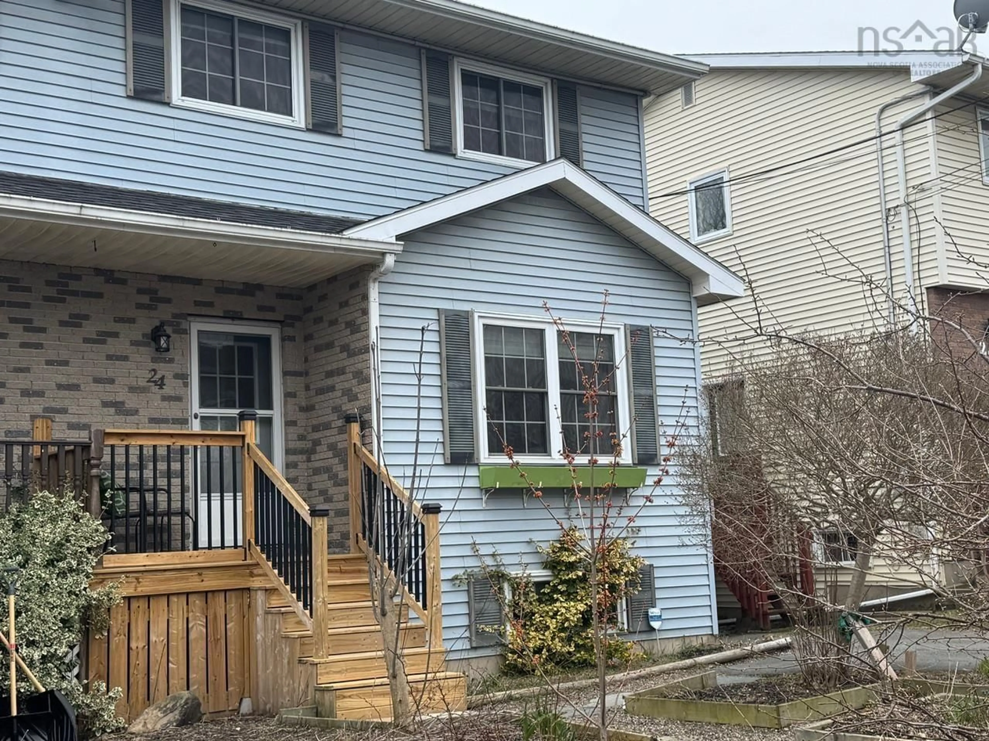 Home with vinyl exterior material, street for 24 Oakwood Crt, Dartmouth Nova Scotia B2W 5P8