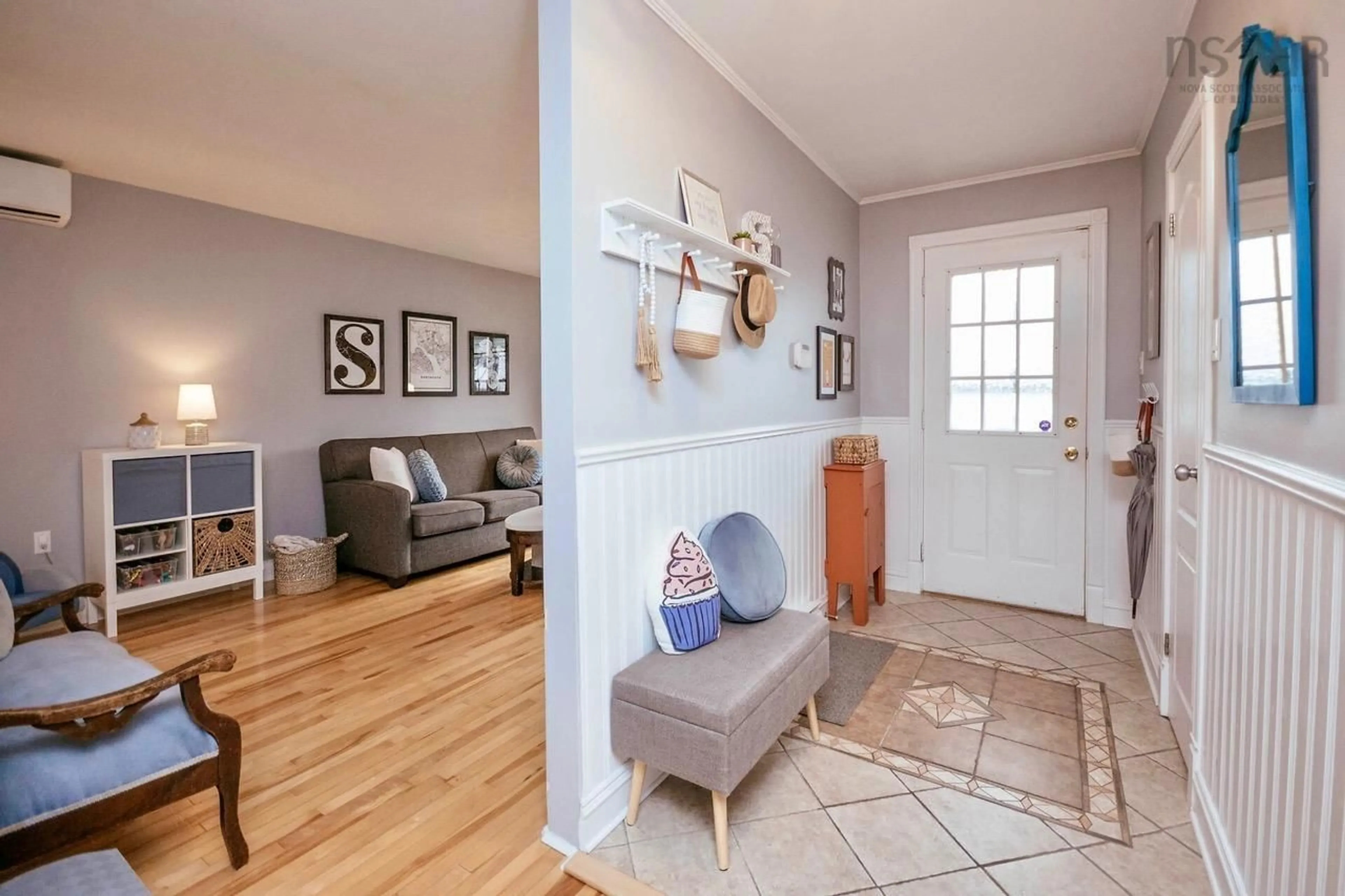 Indoor entryway for 24 Oakwood Crt, Dartmouth Nova Scotia B2W 5P8