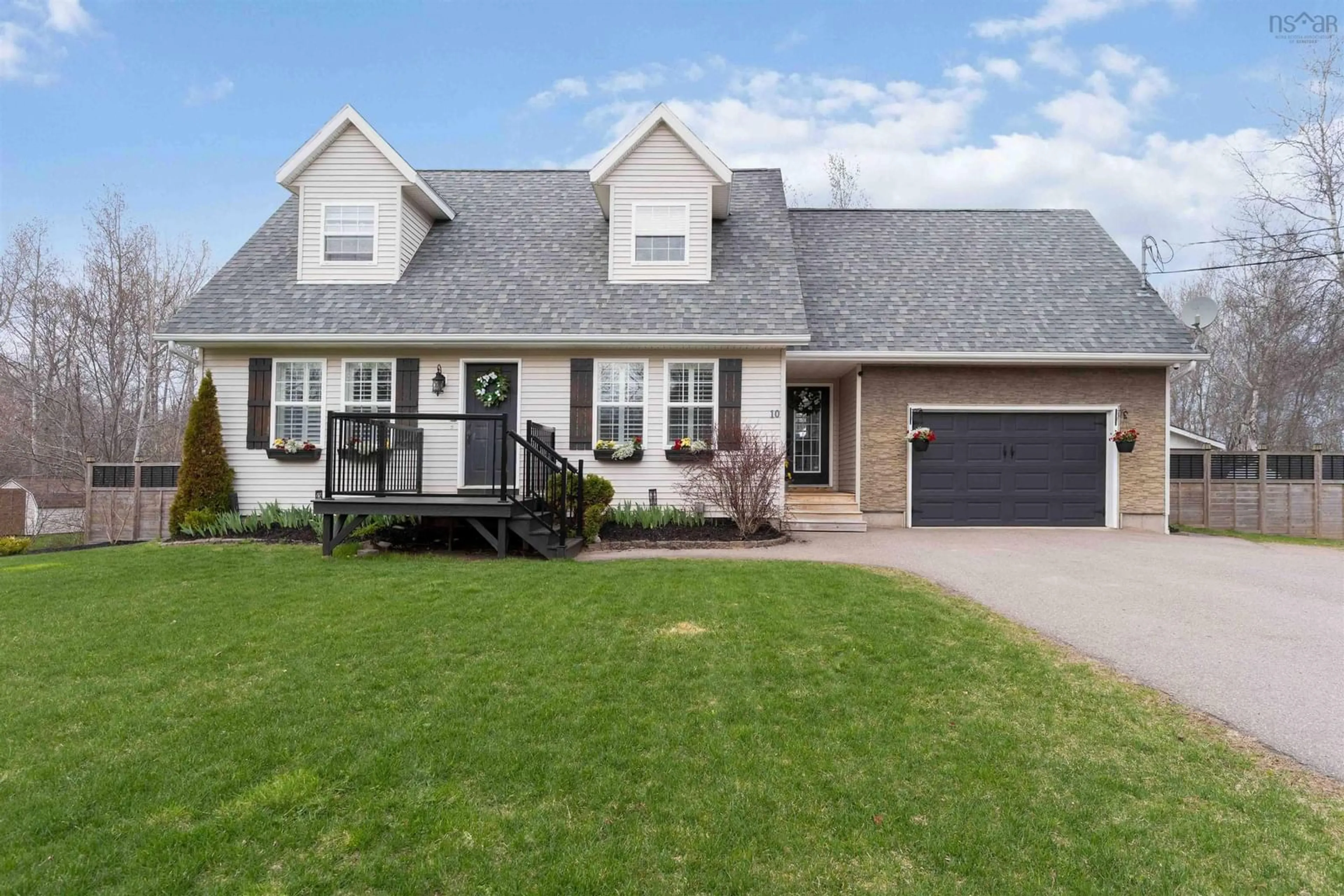 Home with vinyl exterior material, street for 10 Macintosh St, Berwick Nova Scotia B0P 1E0