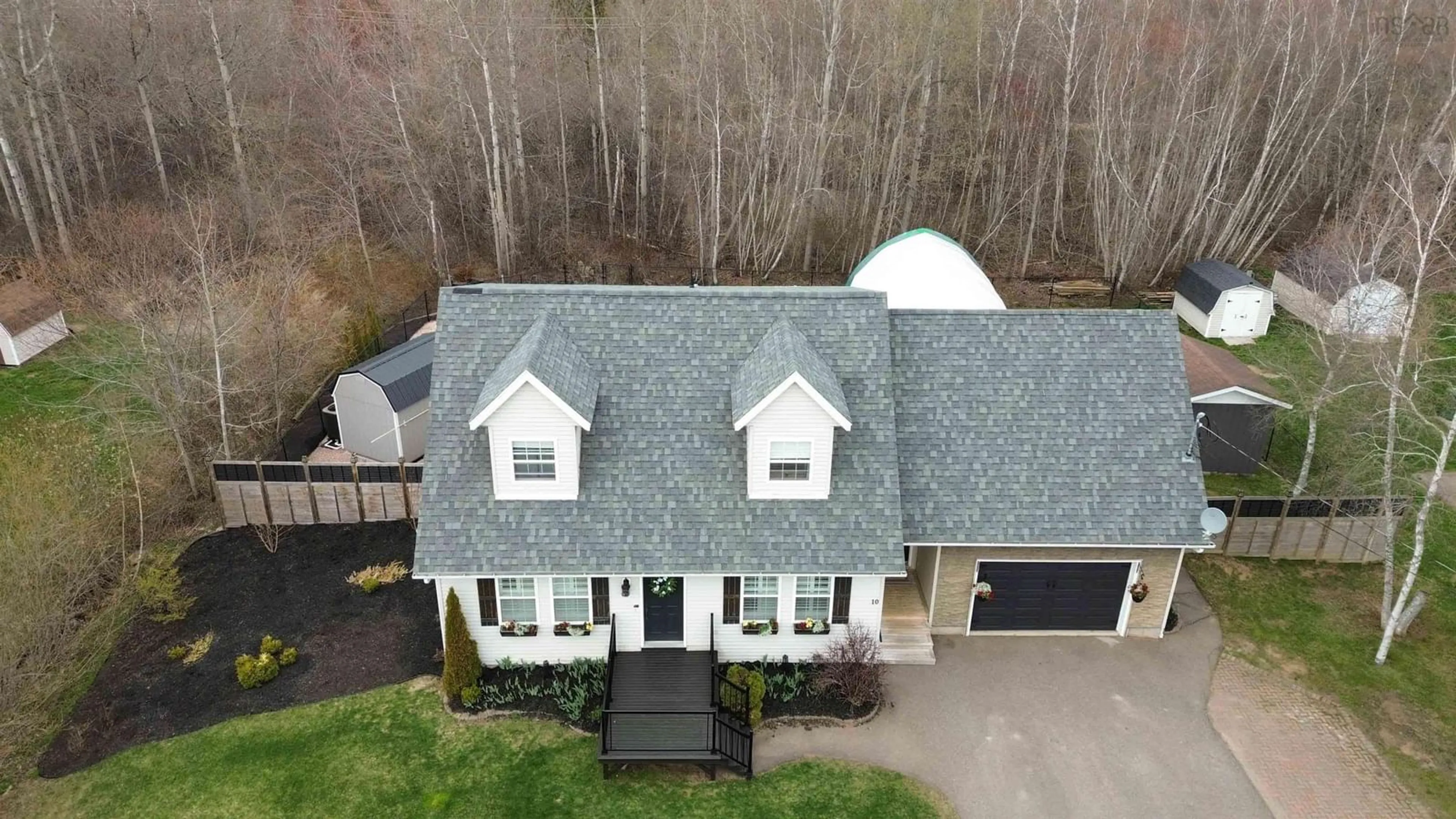 A pic from outside/outdoor area/front of a property/back of a property/a pic from drone, unknown for 10 Macintosh St, Berwick Nova Scotia B0P 1E0