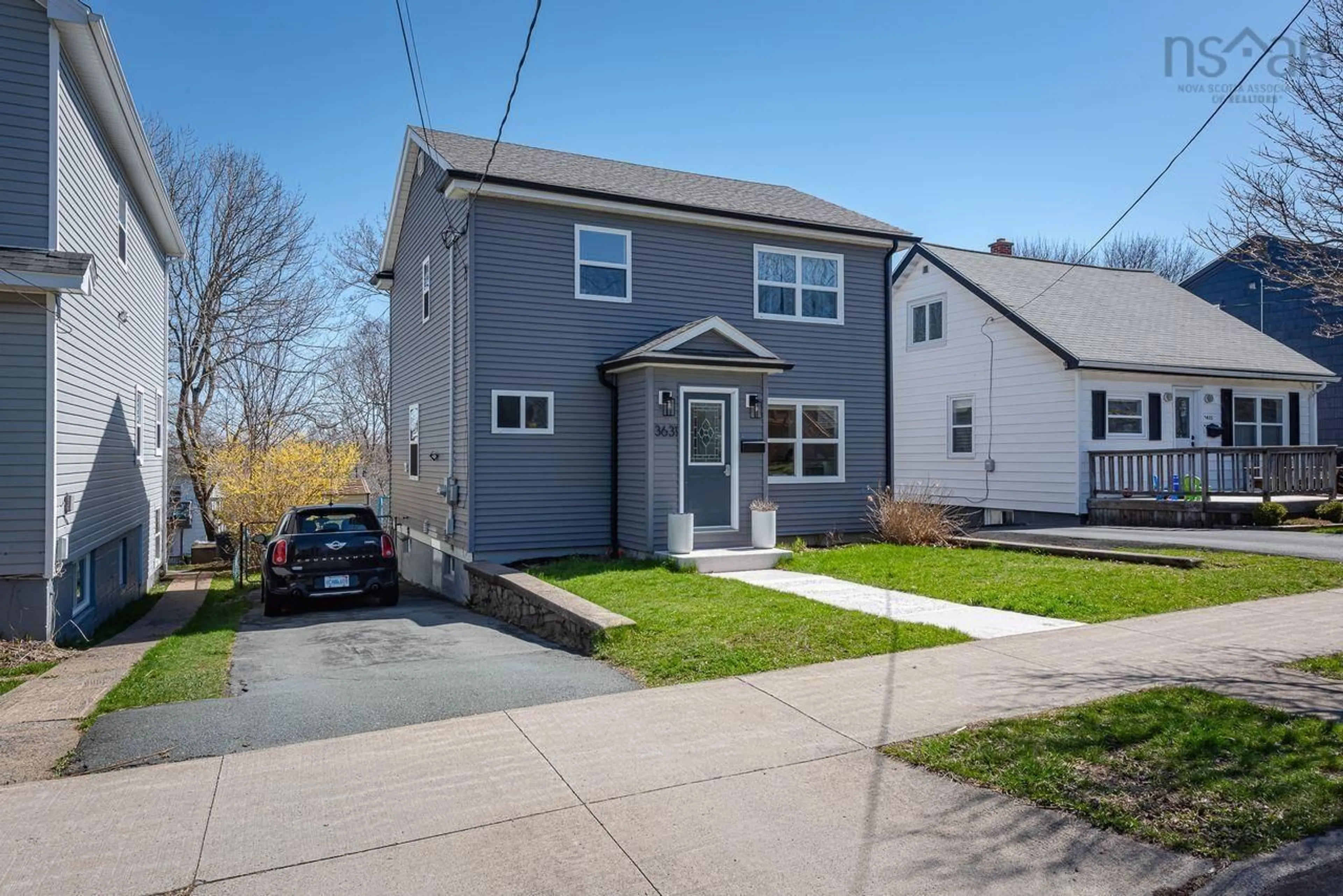 A pic from outside/outdoor area/front of a property/back of a property/a pic from drone, street for 3631 Acadia St, Halifax Nova Scotia B3K 3P7