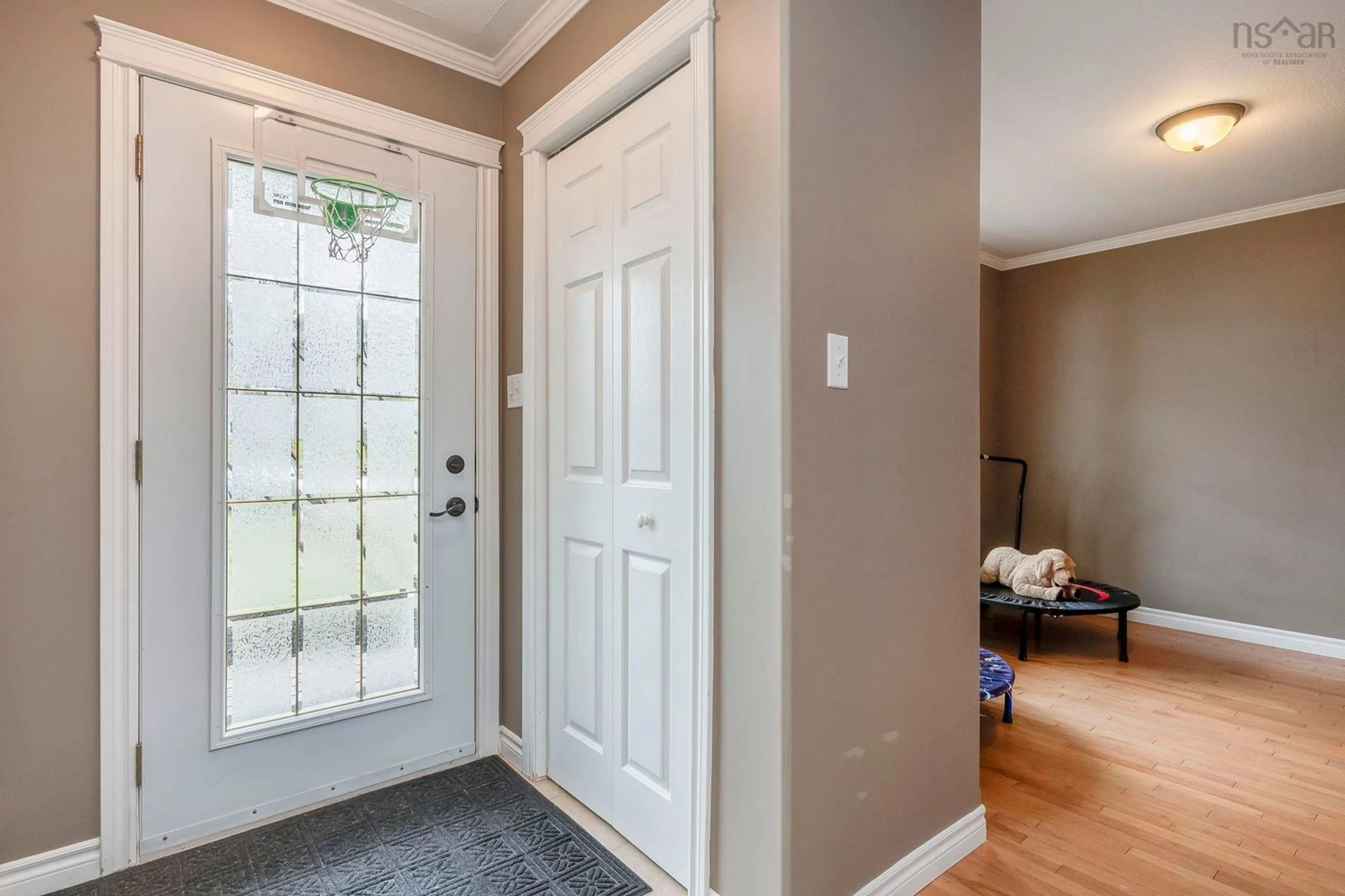Indoor entryway for 1835 Acadia Dr, Kingston Nova Scotia B0P 1R0