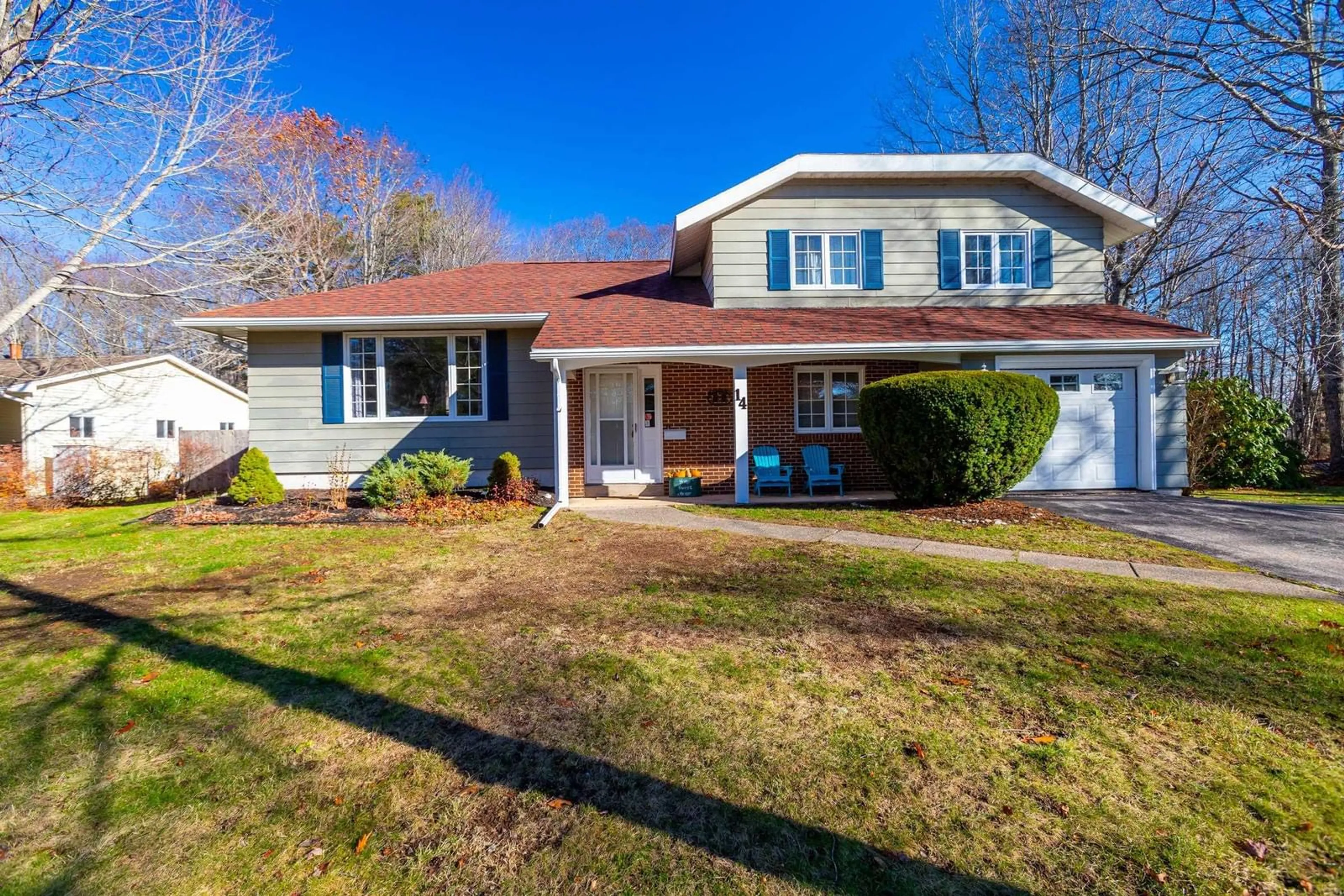 Home with vinyl exterior material, street for 14 Oakland Dr, Middleton Nova Scotia B0S 1P0