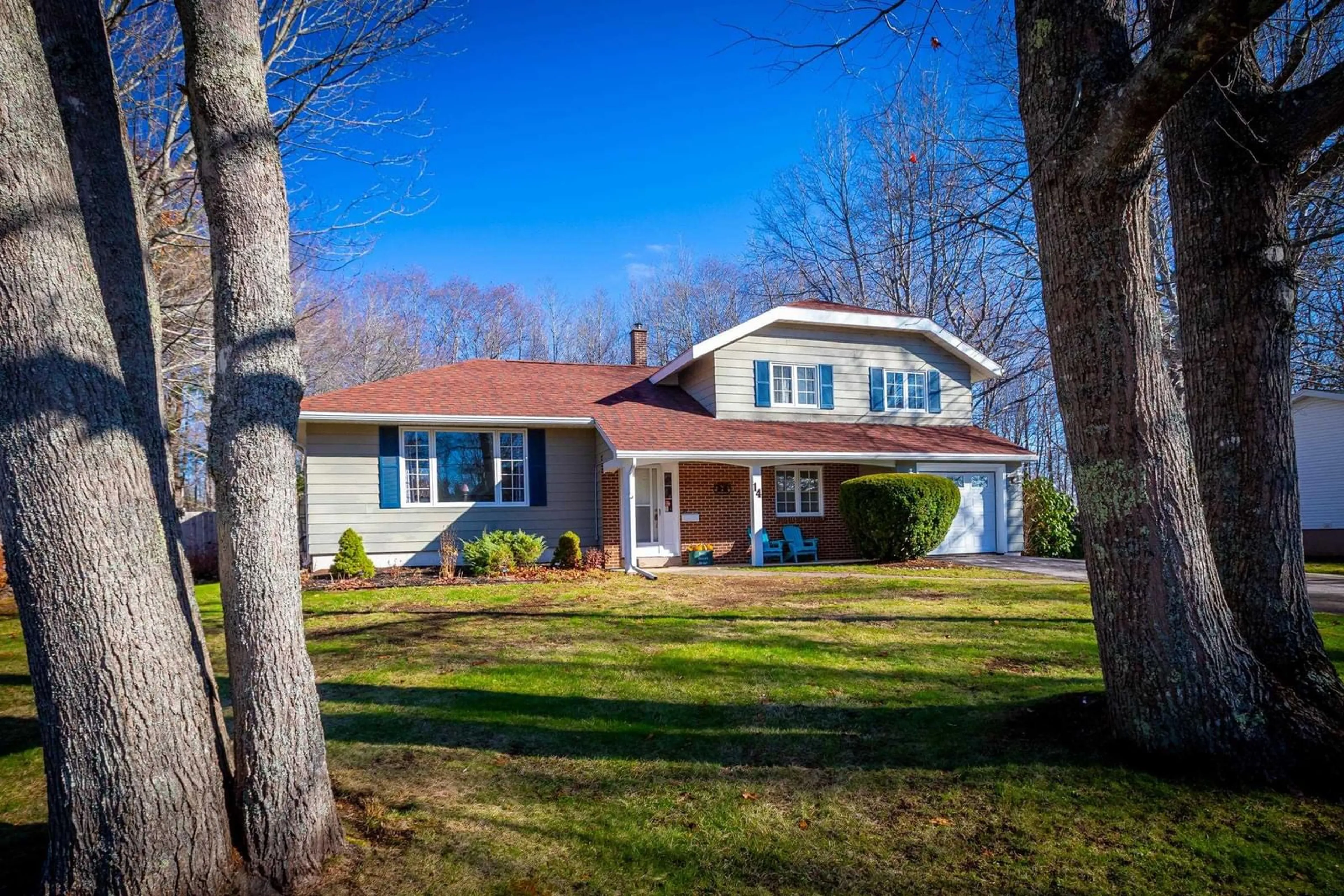 Home with vinyl exterior material, unknown for 14 Oakland Dr, Middleton Nova Scotia B0S 1P0