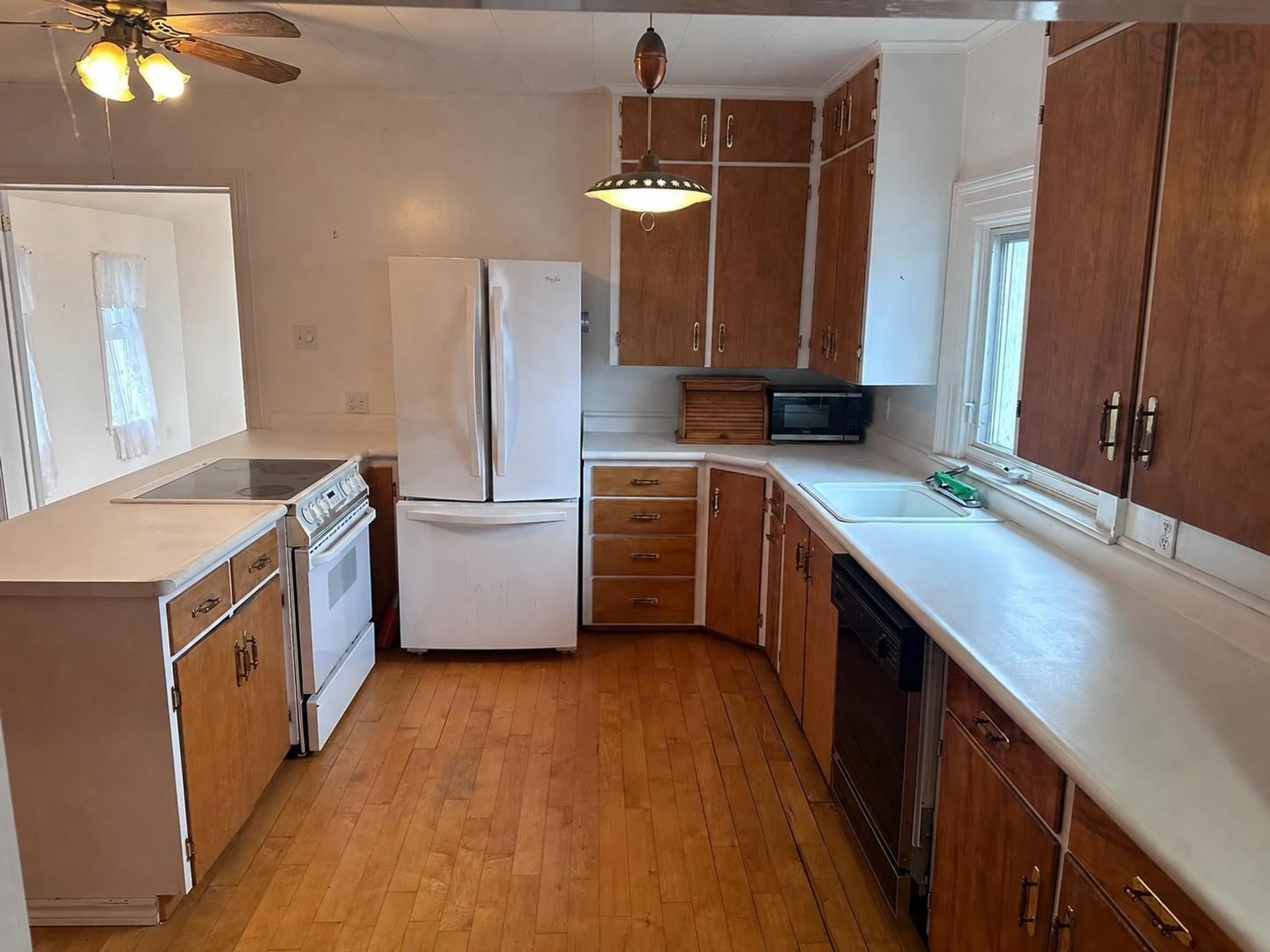 Standard kitchen, wood/laminate floor for 2328 Highway 331, West Lahave Nova Scotia B0R 1G0