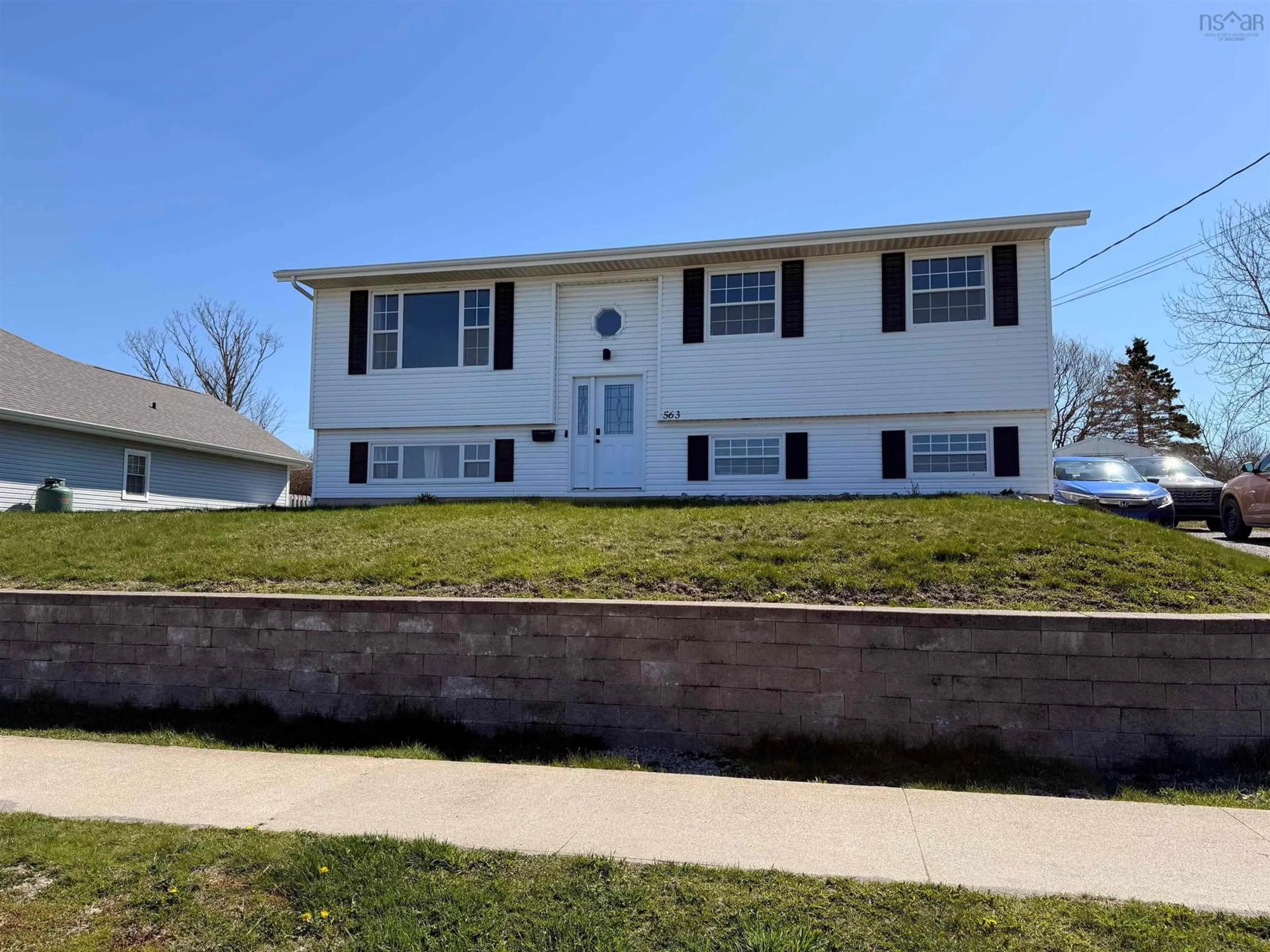 Home with vinyl exterior material, street for 563 Brunswick St, Yarmouth Nova Scotia B5A 4S5