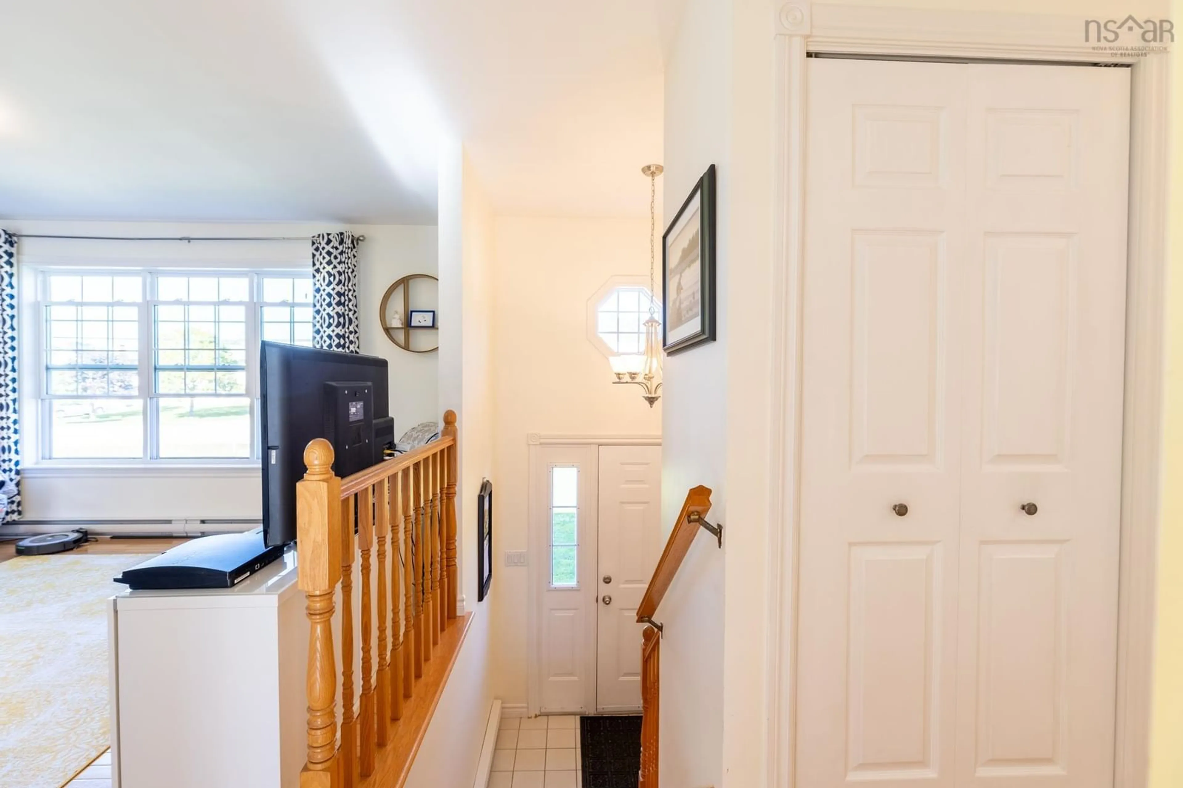 Indoor entryway for 563 Brunswick St, Yarmouth Nova Scotia B5A 4S5