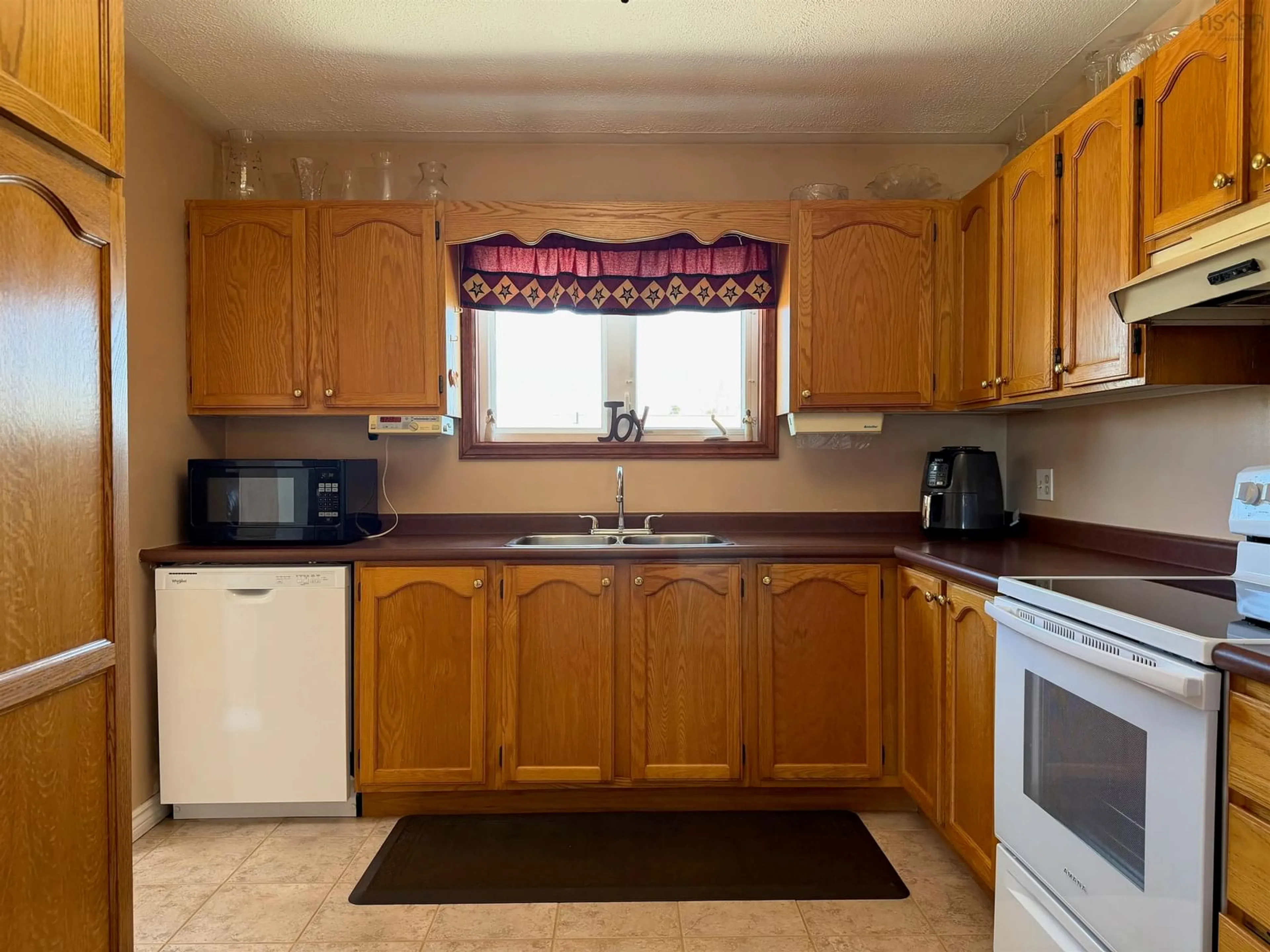 Standard kitchen, ceramic/tile floor for 40 James St, Yarmouth Nova Scotia B5A 4M5