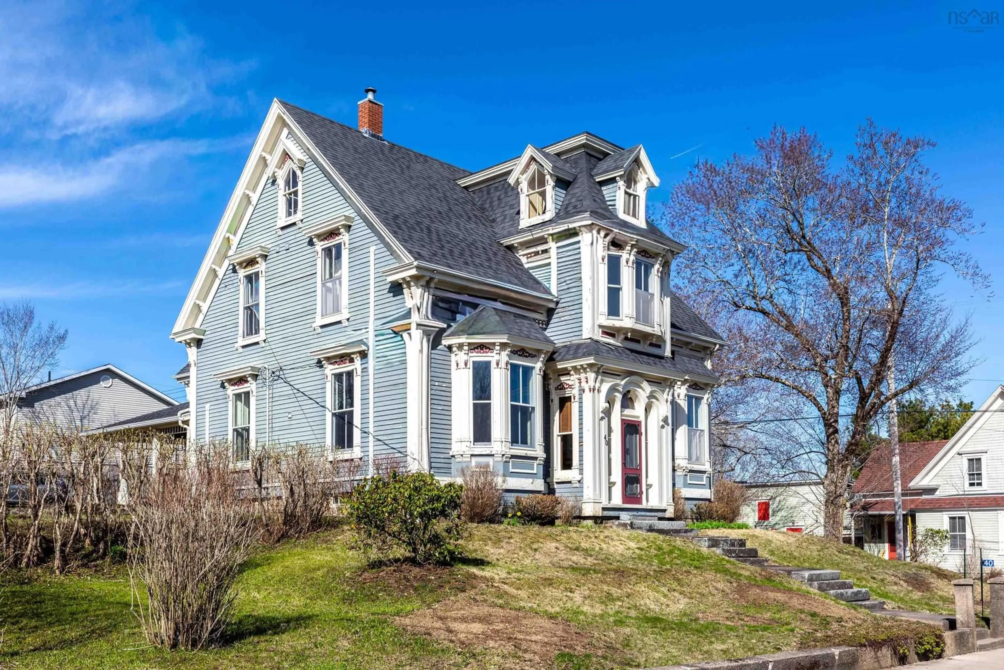 Home with vinyl exterior material, street for 40 Pleasant St, Mahone Bay Nova Scotia B0J 2E0