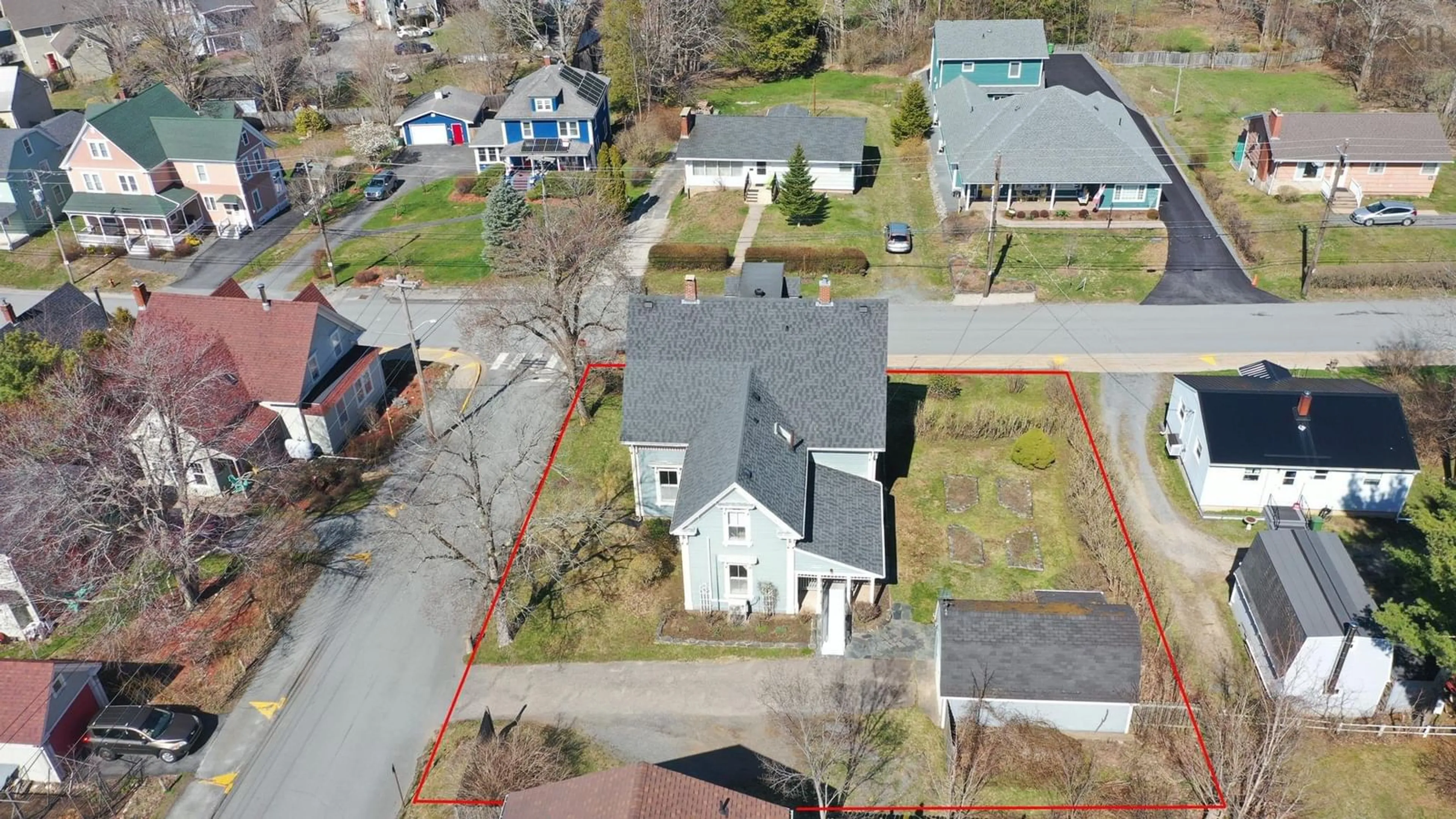 A pic from outside/outdoor area/front of a property/back of a property/a pic from drone, street for 40 Pleasant St, Mahone Bay Nova Scotia B0J 2E0