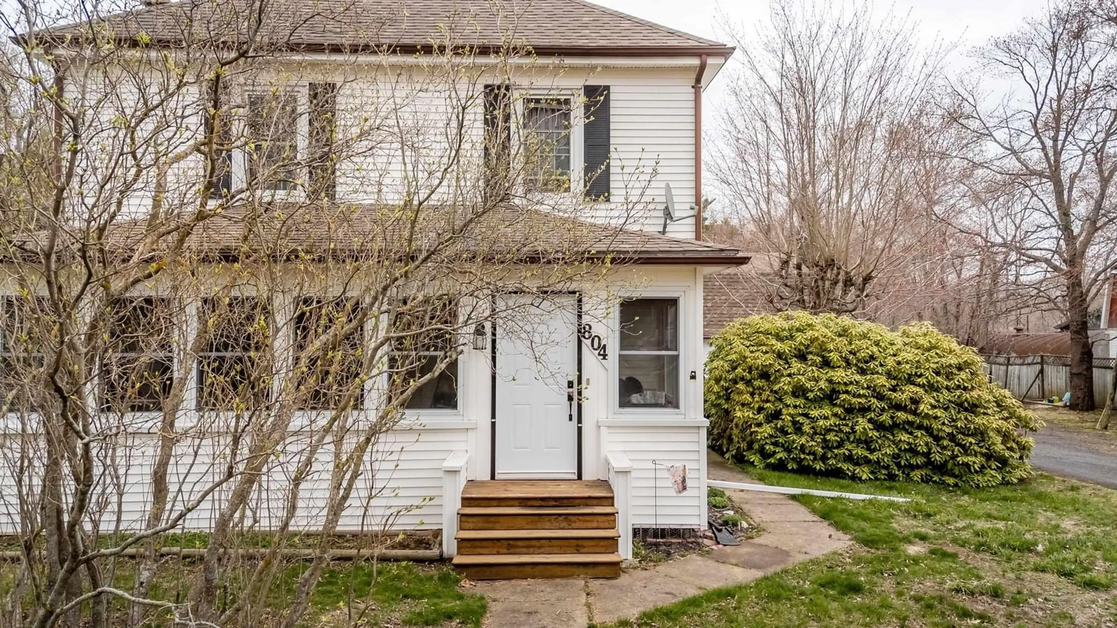 Home with vinyl exterior material, street for 804 Windermere Rd, South Berwick Nova Scotia B0P 1E0