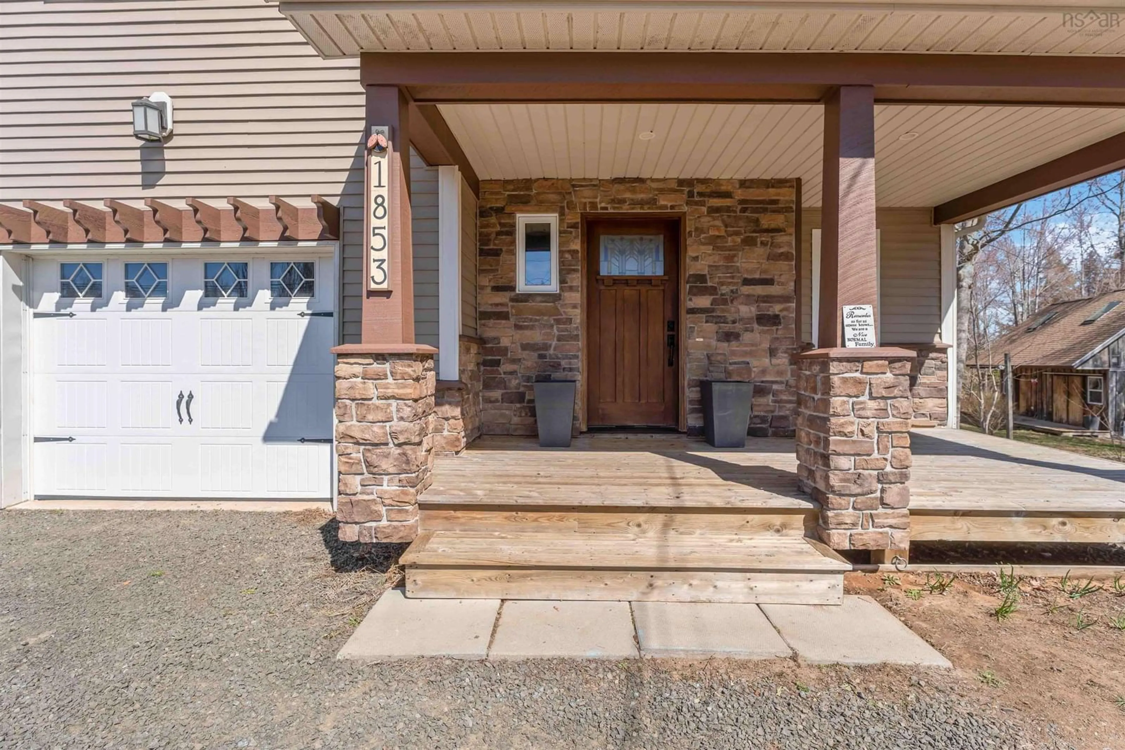 Indoor entryway for 1853 Middle Rd, Nictaux Nova Scotia B0S 1P0