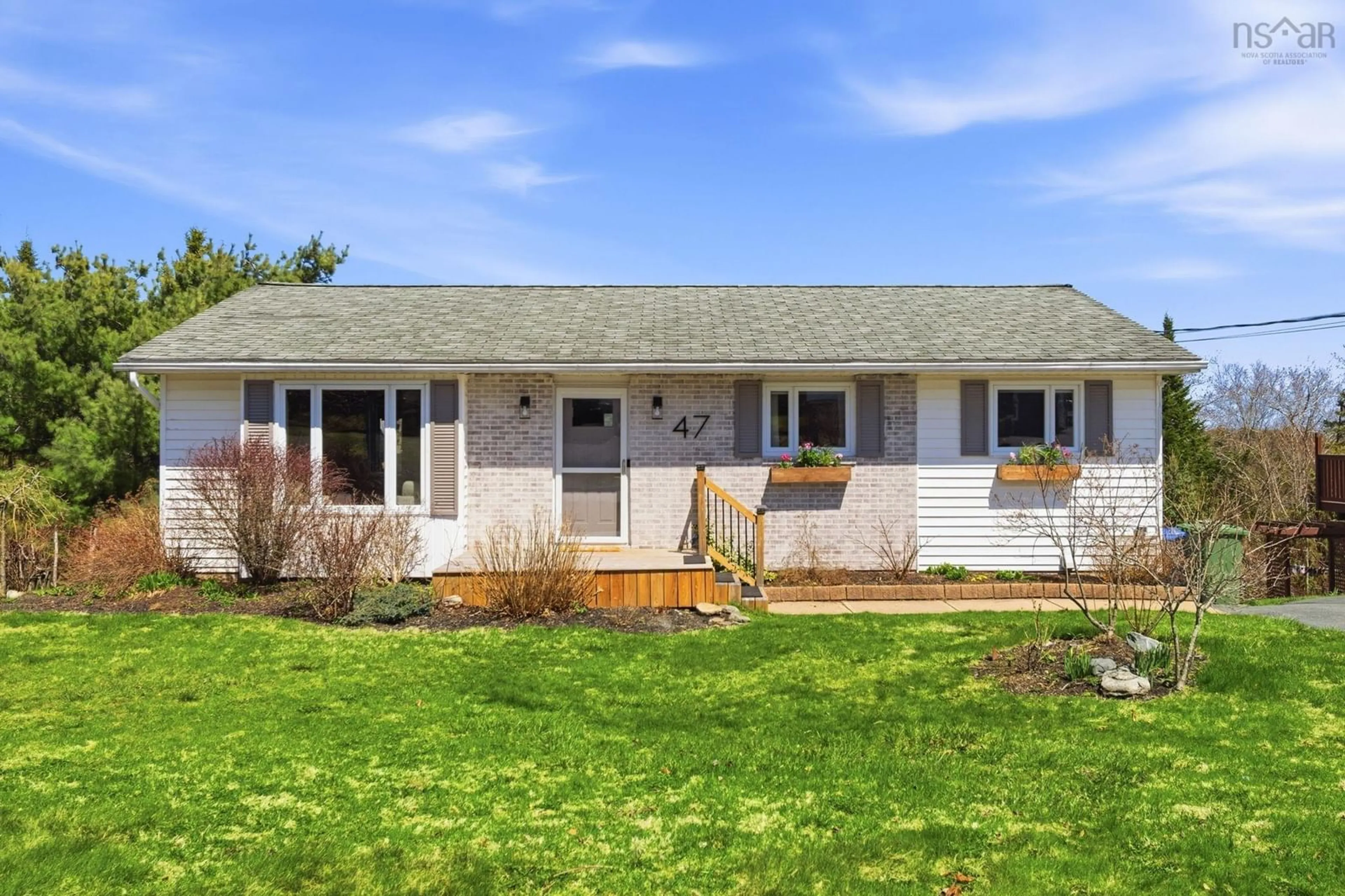 Home with vinyl exterior material, unknown for 47 Stratford Dr, Cole Harbour Nova Scotia B2V 2M7