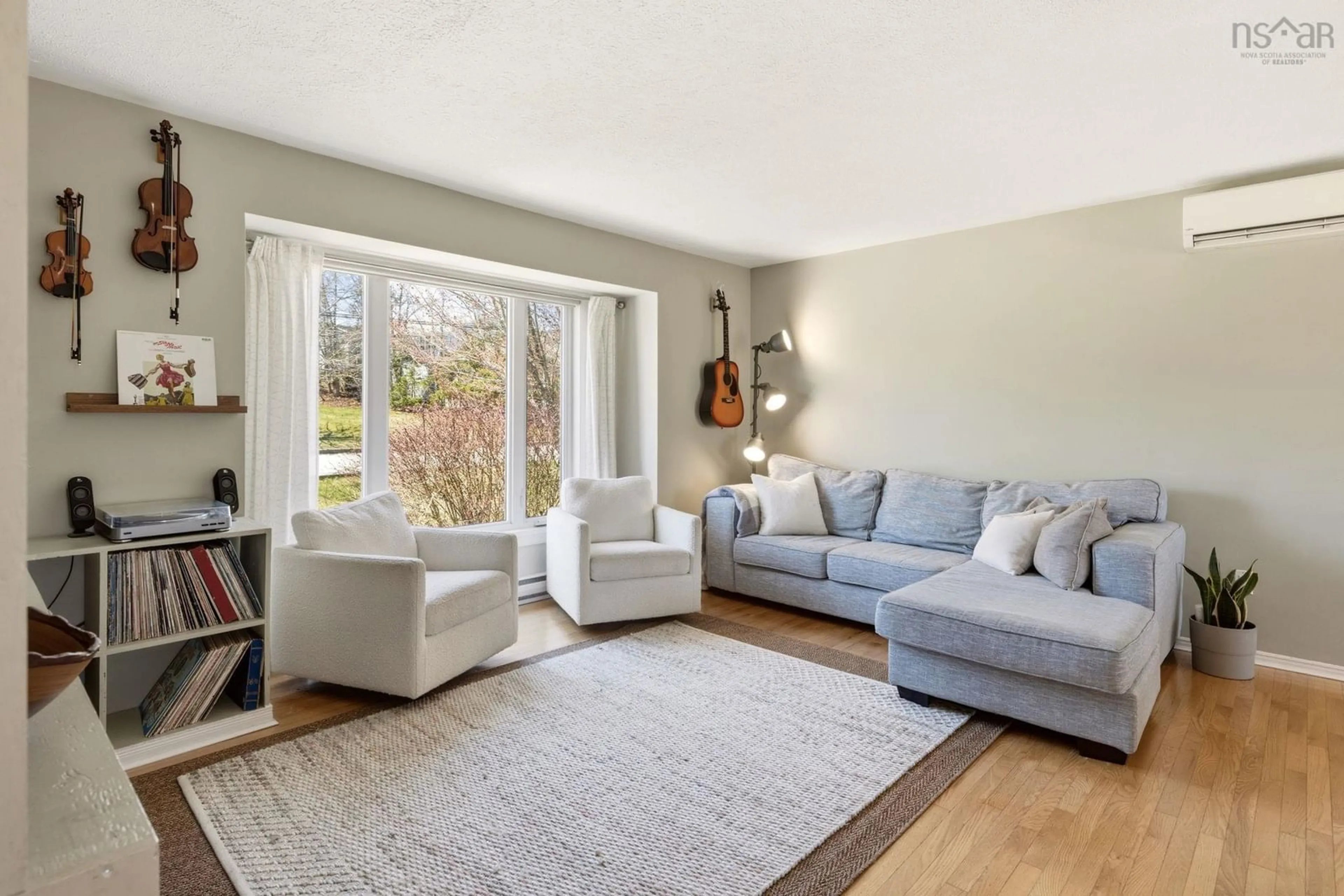 Living room with furniture, unknown for 47 Stratford Dr, Cole Harbour Nova Scotia B2V 2M7