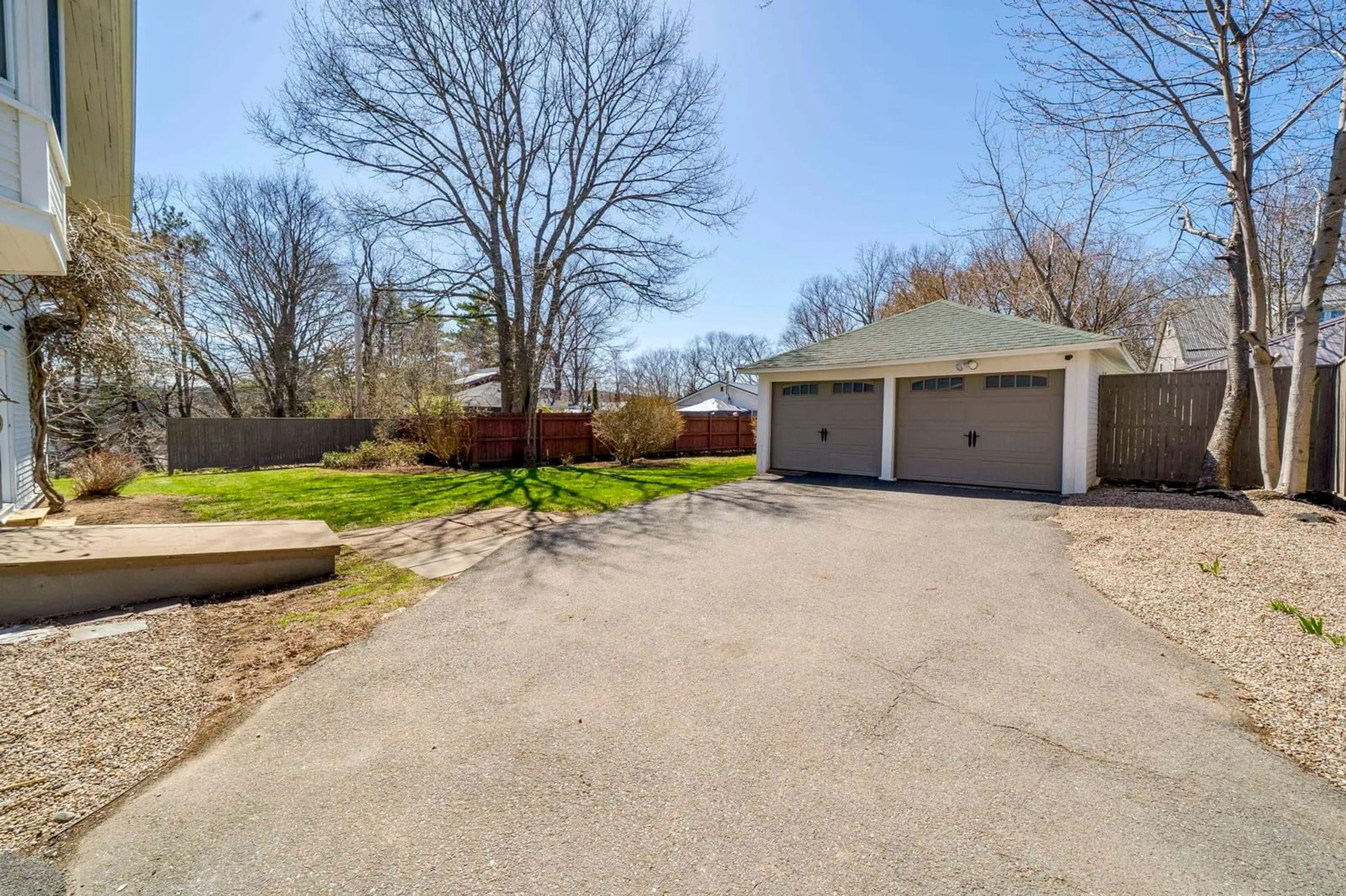 A pic from outside/outdoor area/front of a property/back of a property/a pic from drone, street for 6 Oakdene Ave, Kentville Nova Scotia B4N 2B5