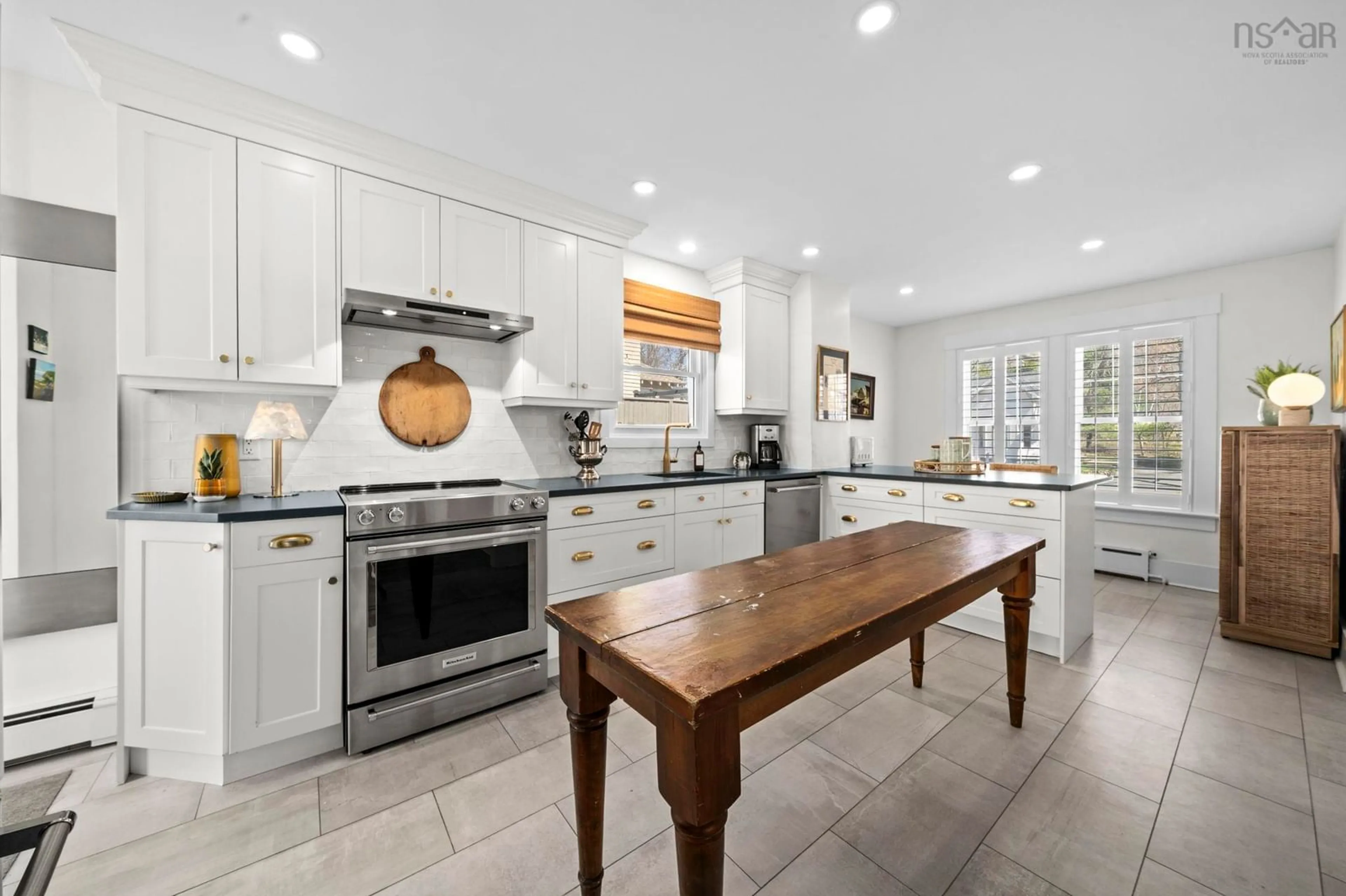 Open concept kitchen, ceramic/tile floor for 6 Oakdene Ave, Kentville Nova Scotia B4N 2B5