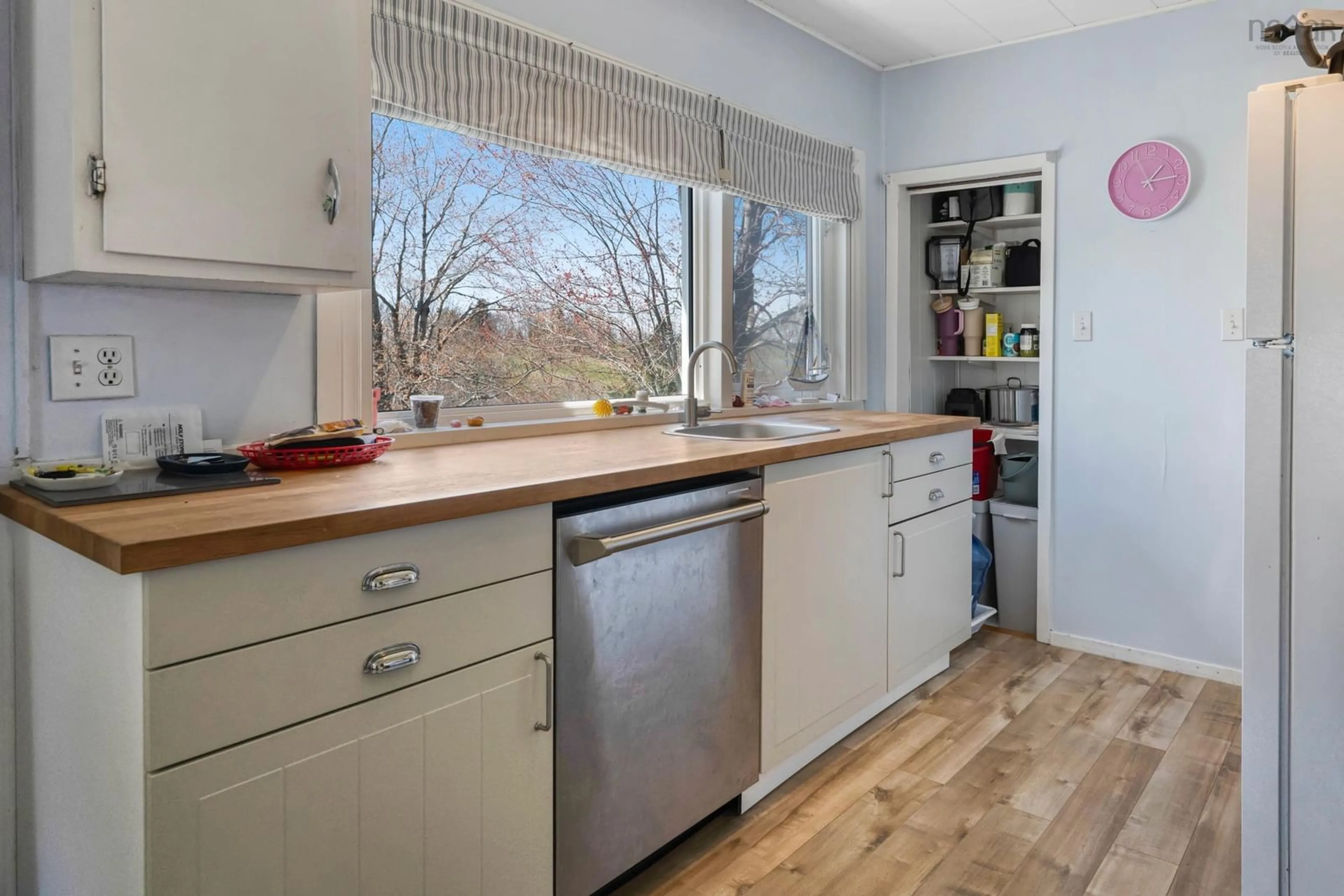 Standard kitchen, wood/laminate floor for 271 Green St, Lunenburg Nova Scotia B0J 2C0