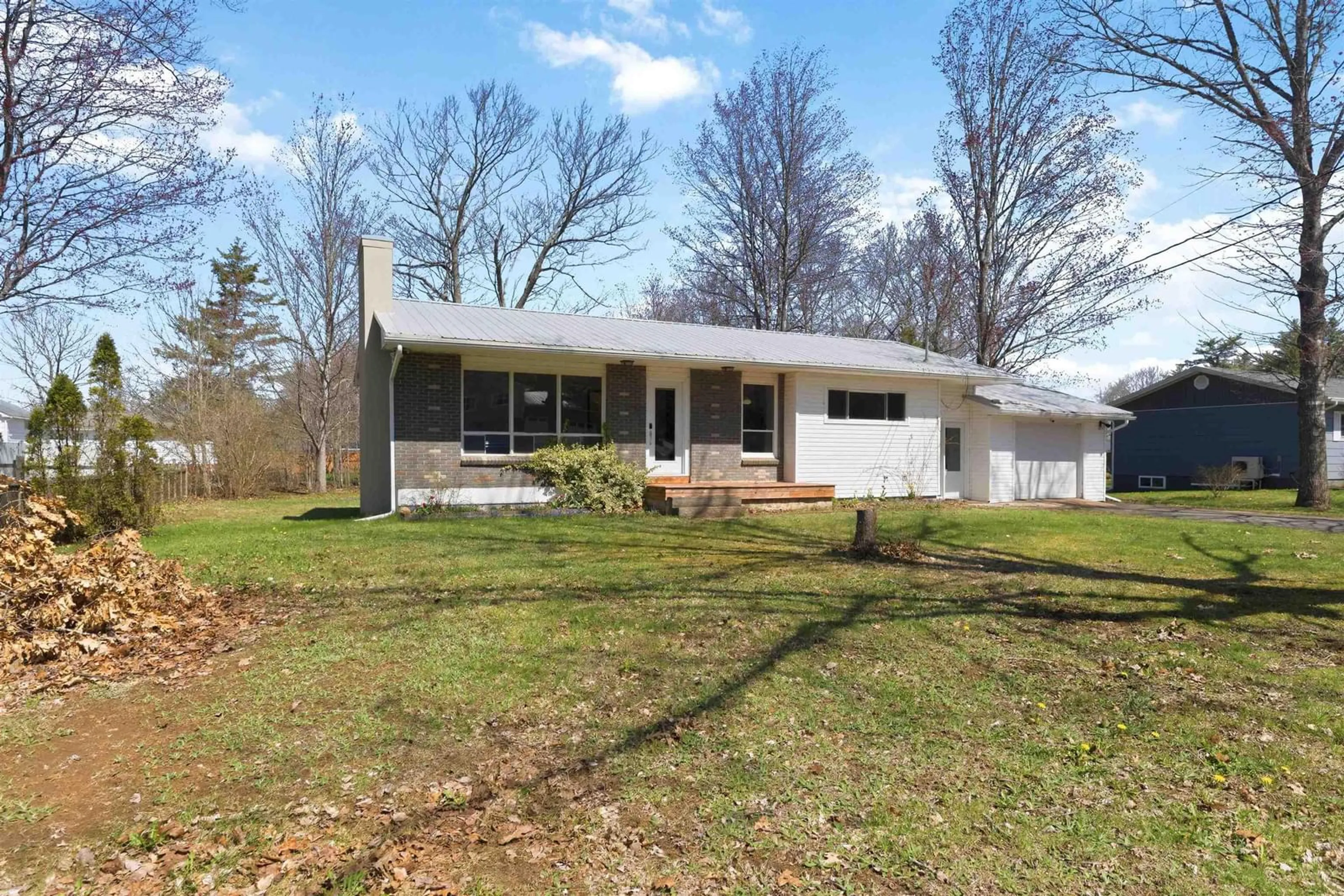 A pic from outside/outdoor area/front of a property/back of a property/a pic from drone, street for 901 Carol St, Greenwood Nova Scotia B0P 1N0