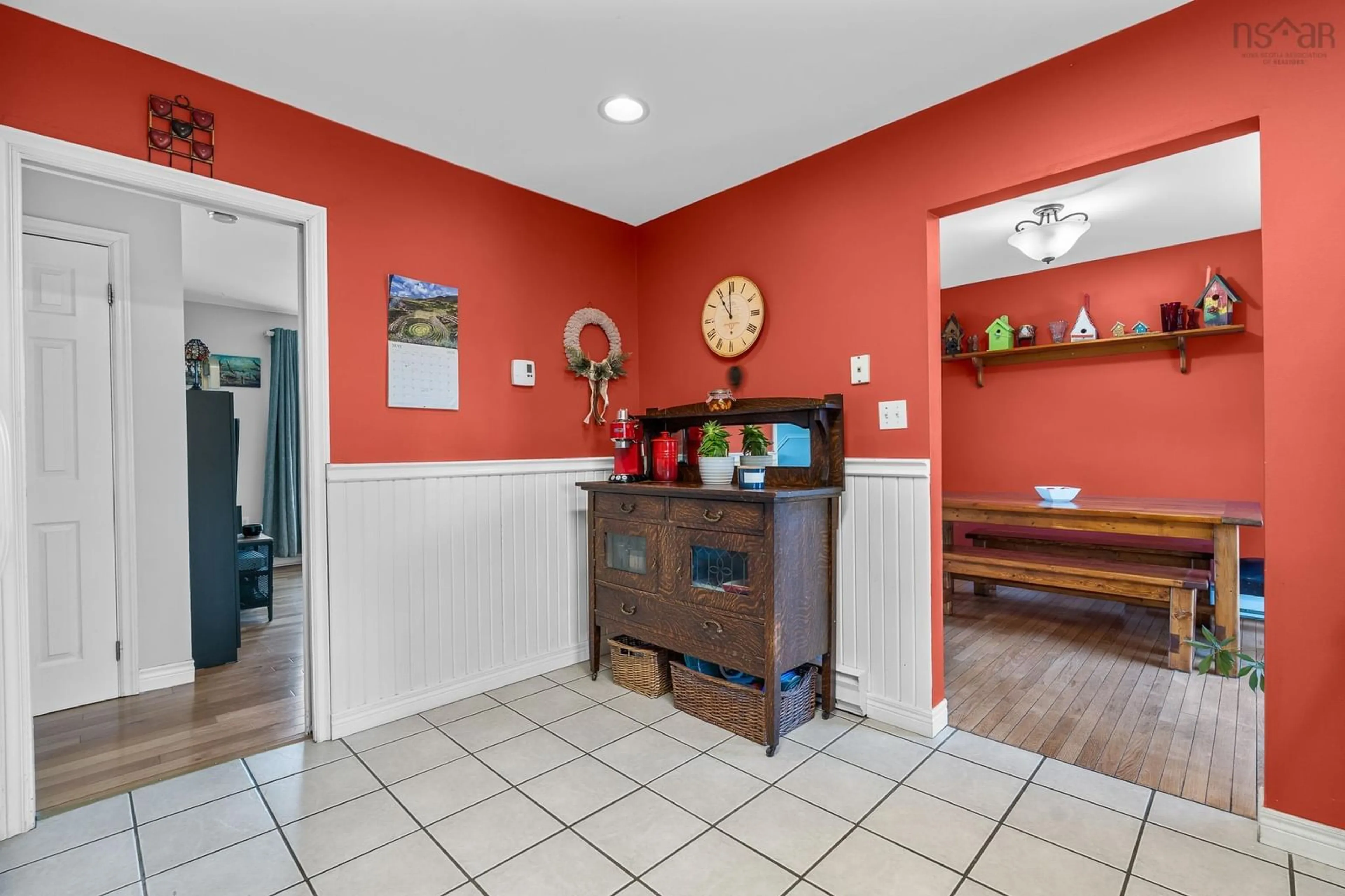 Indoor foyer for 11 Shoreview Dr, Bedford Nova Scotia B4A 1V4