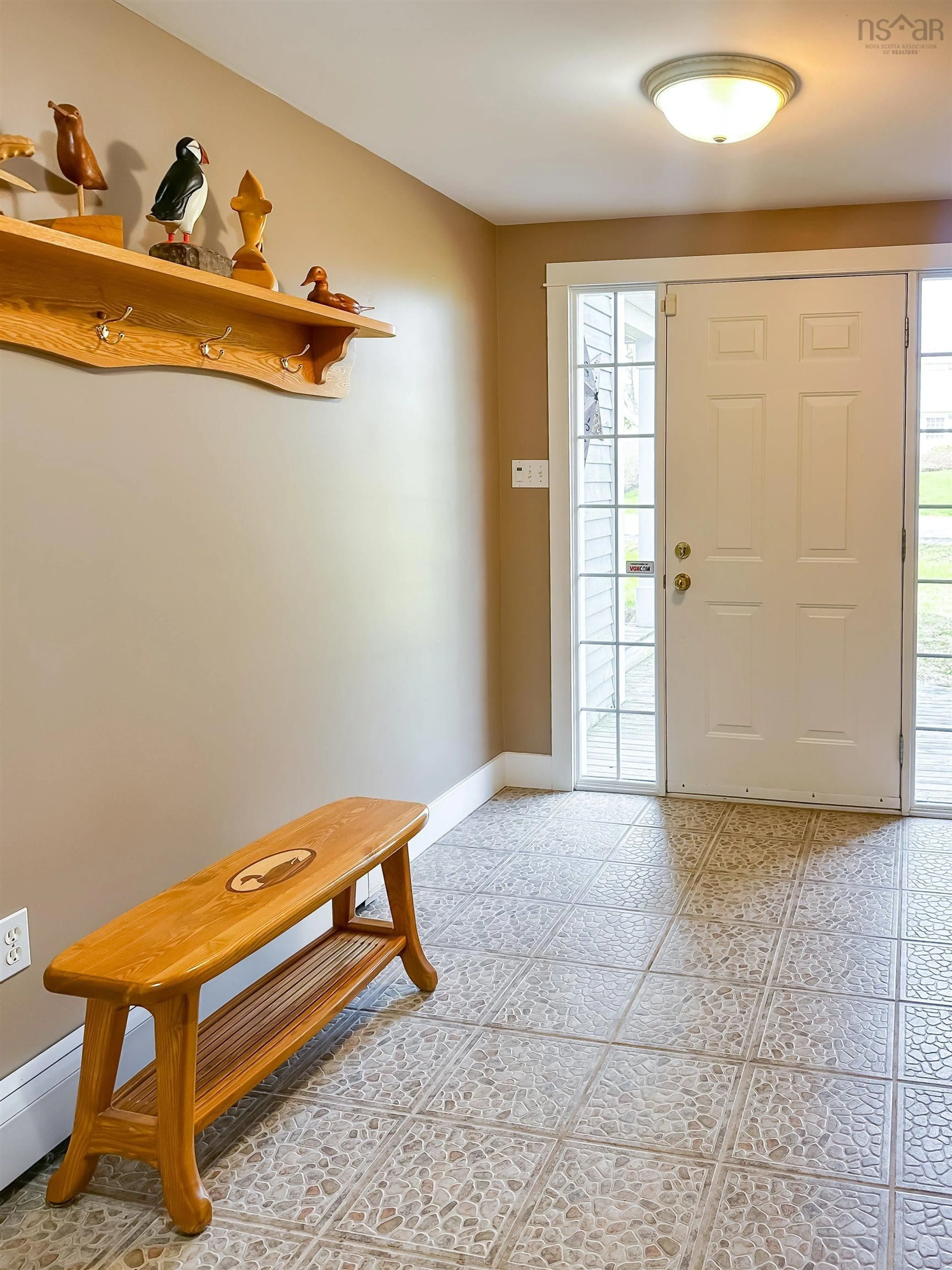 Indoor entryway for 1862 Kidston Ave, Port Williams Nova Scotia B0P 1T0