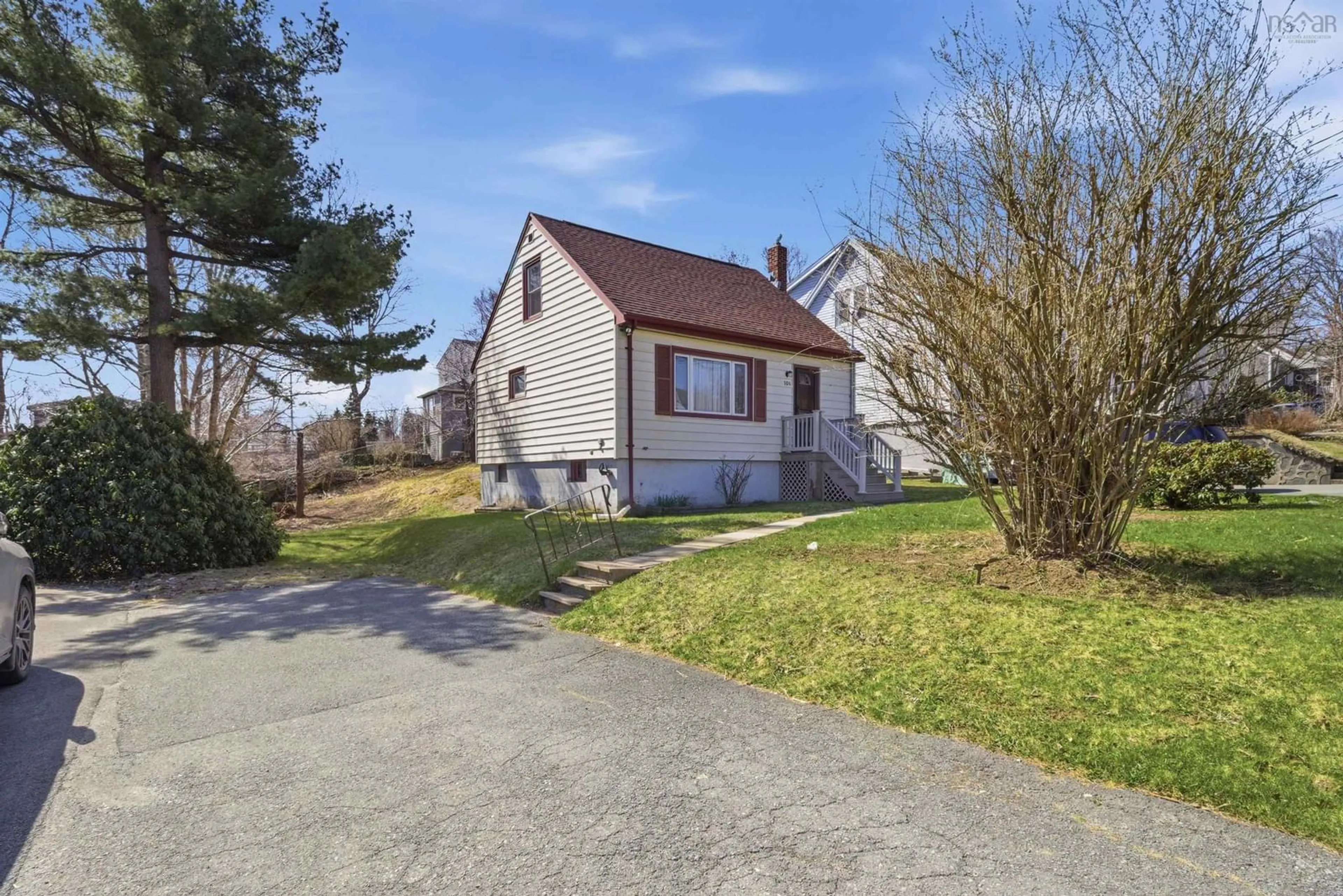 A pic from outside/outdoor area/front of a property/back of a property/a pic from drone, street for 104 Melrose Ave, Halifax Nova Scotia B3N 2E4