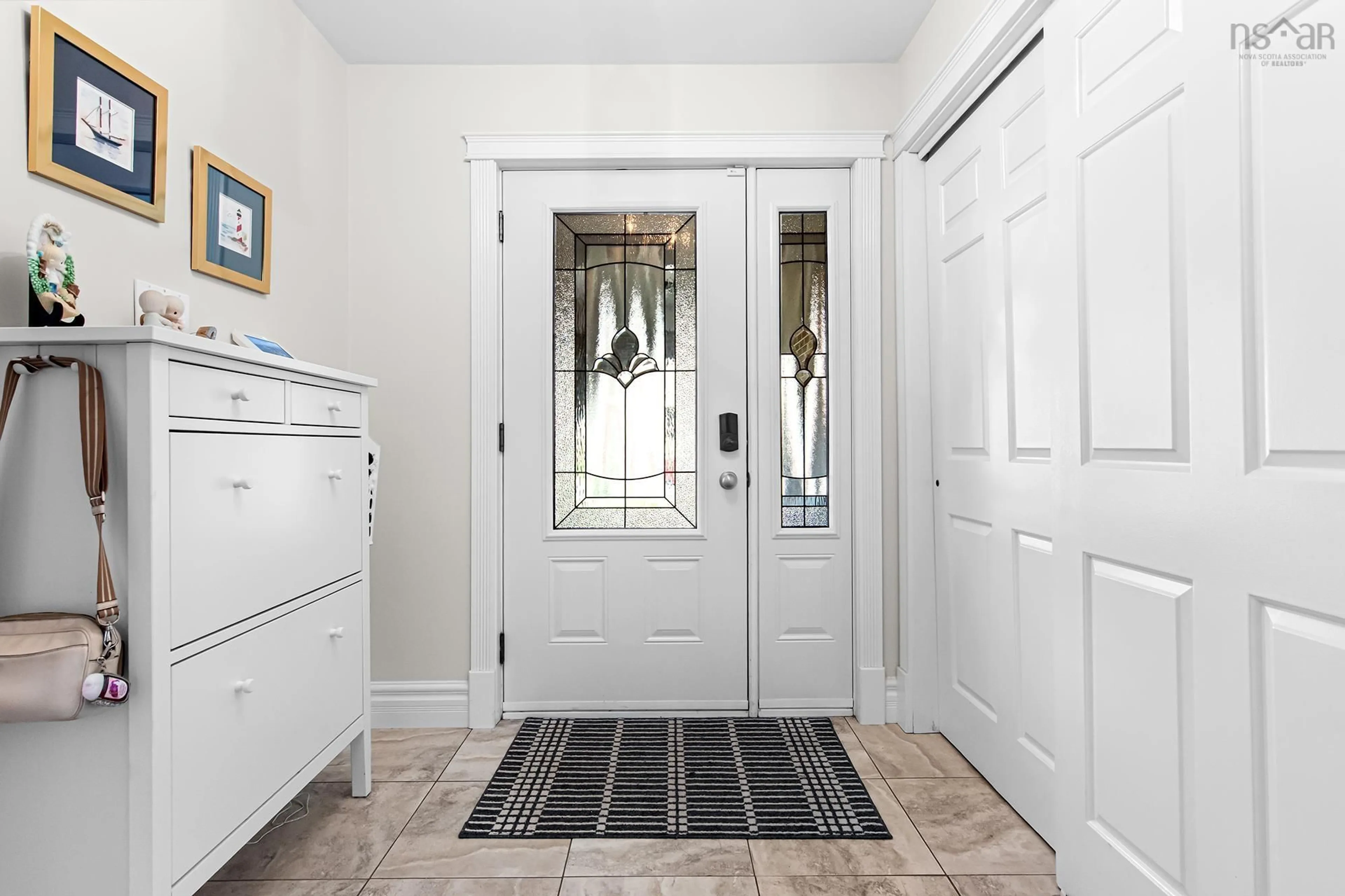 Indoor entryway for 201 Douglas Cres, Halifax Nova Scotia B3M 3B6