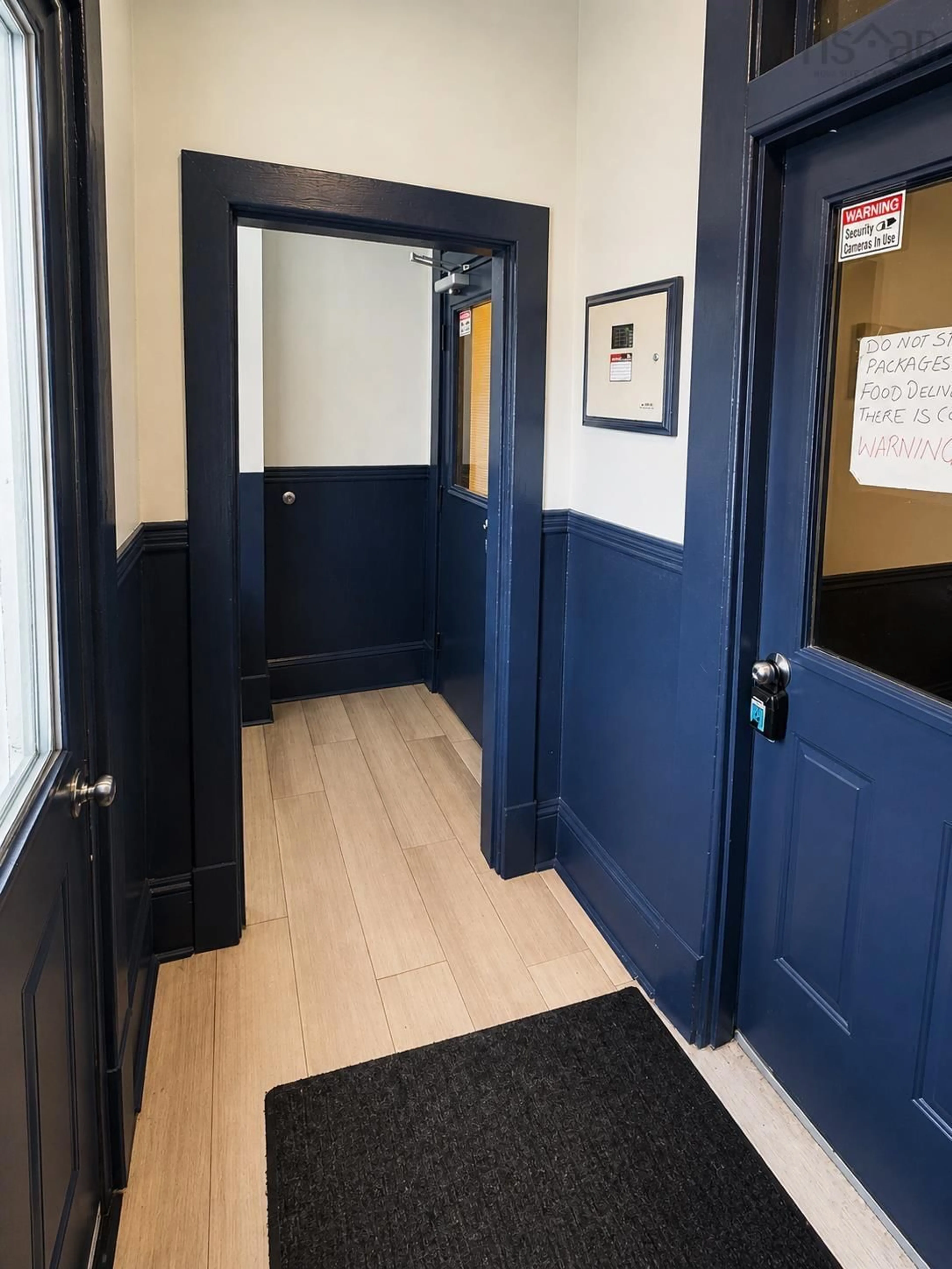 Indoor foyer for 6033 South St, Halifax Peninsula Nova Scotia B3H 1S8