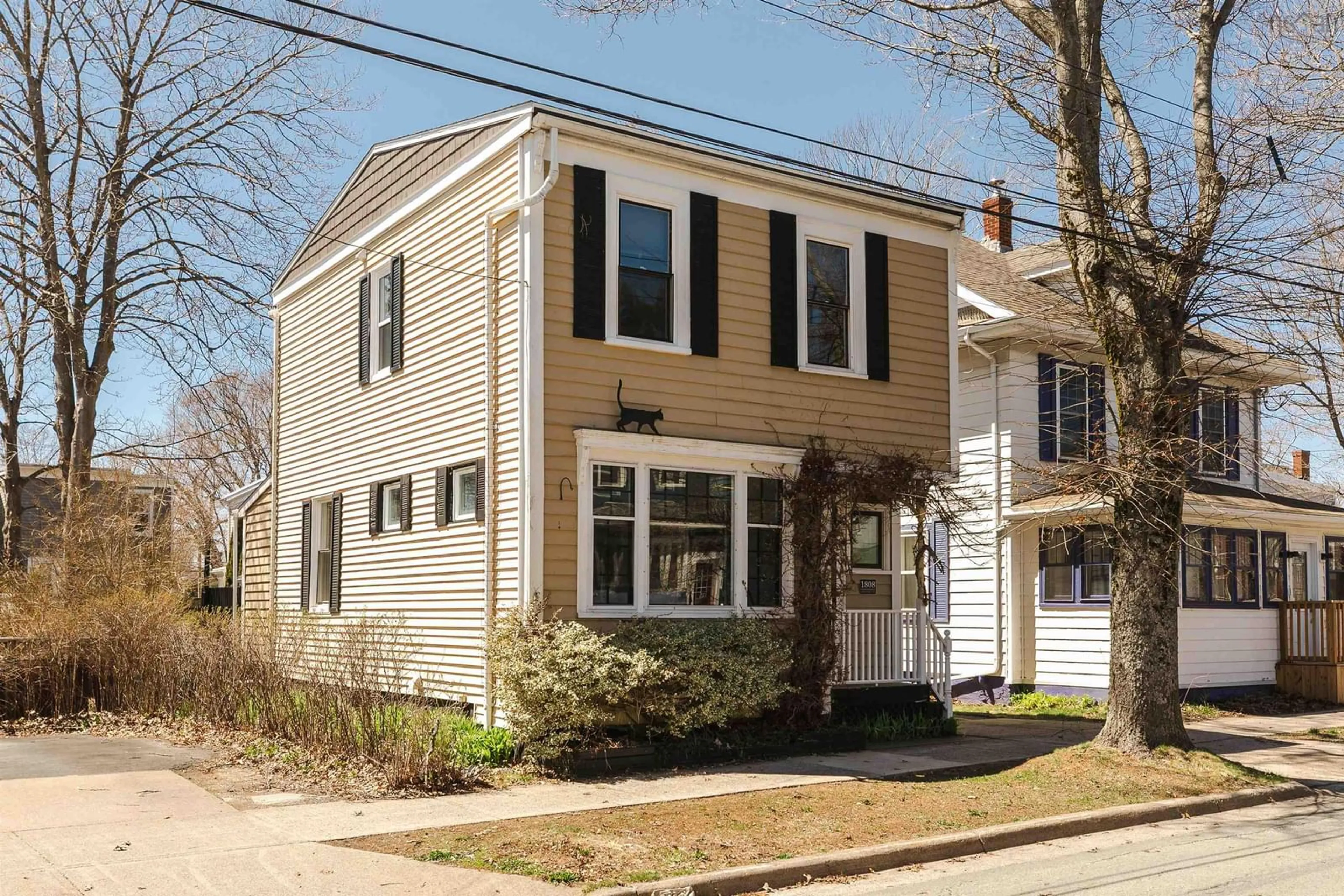Home with vinyl exterior material, street for 1808 Chestnut St, Halifax Nova Scotia B3H 3T8