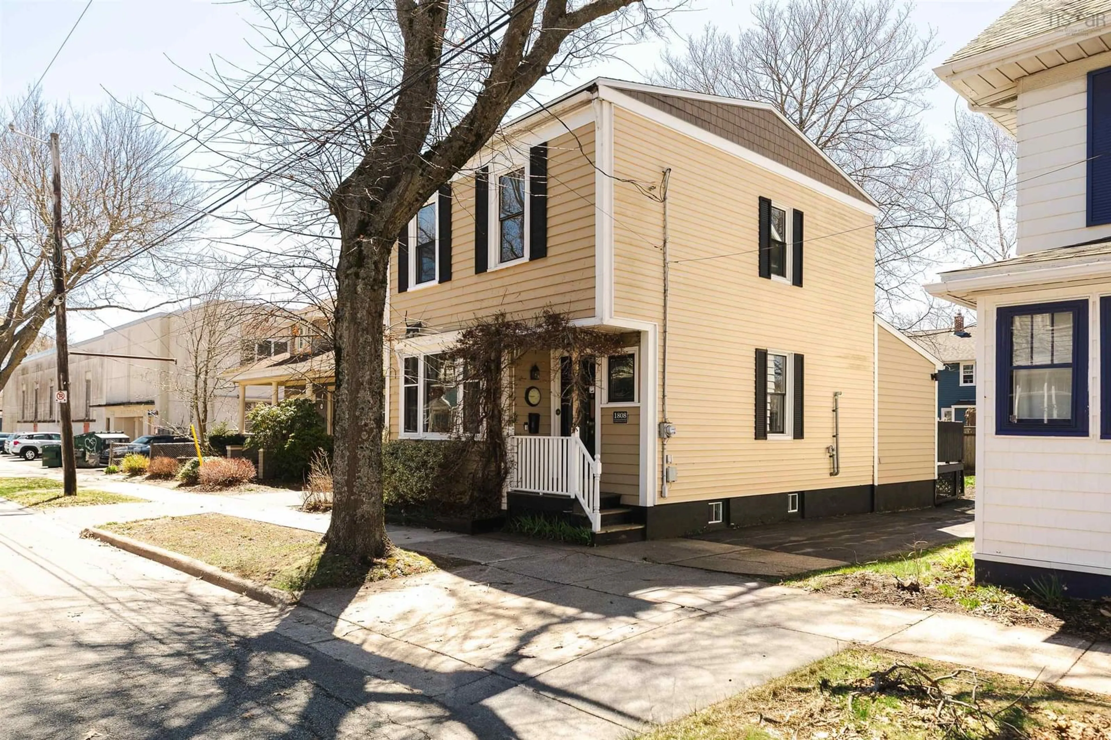 Home with vinyl exterior material, street for 1808 Chestnut St, Halifax Nova Scotia B3H 3T8