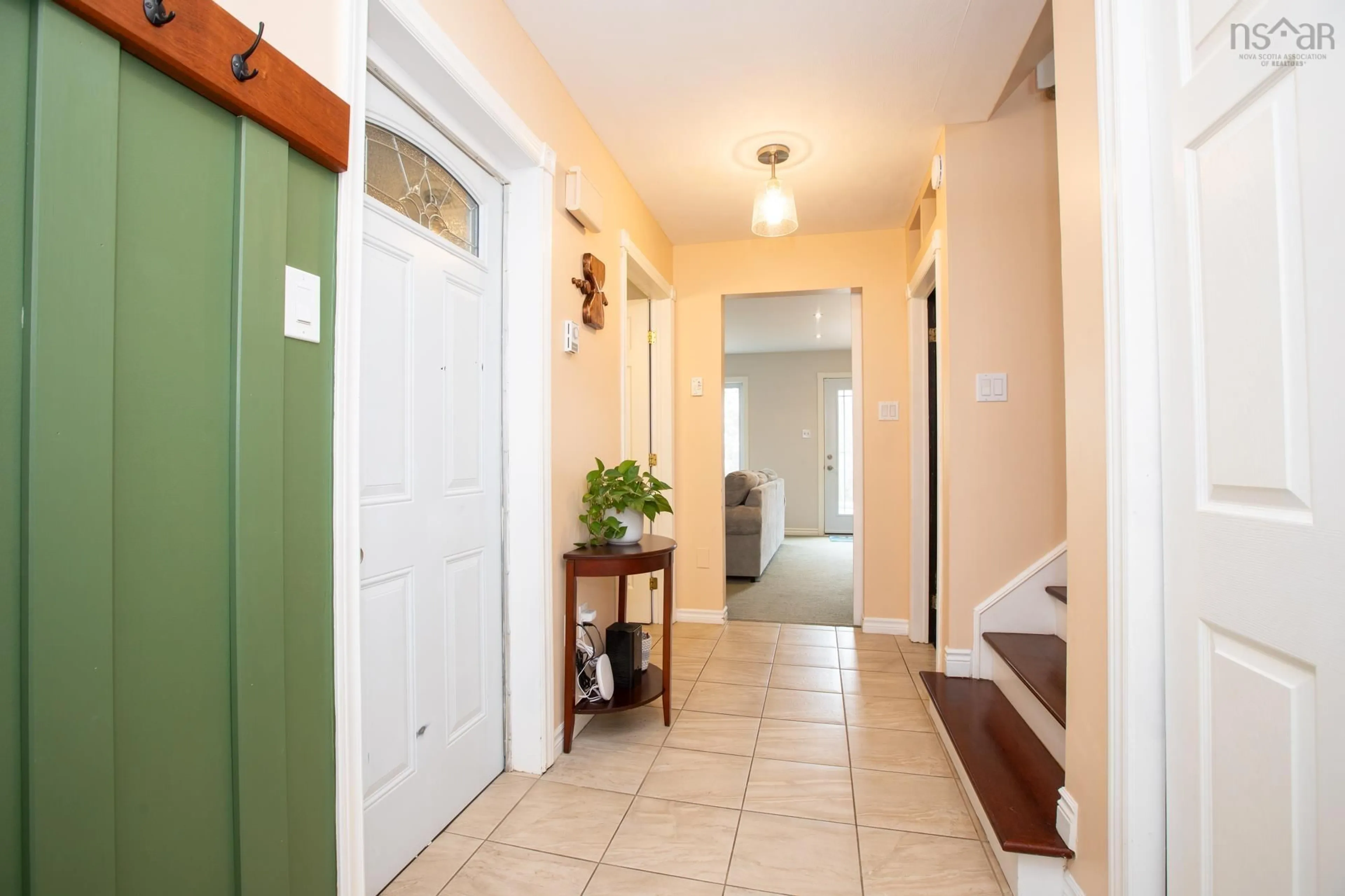 Indoor entryway for 39 Dorothea Dr, Dartmouth Nova Scotia B2W 5X4