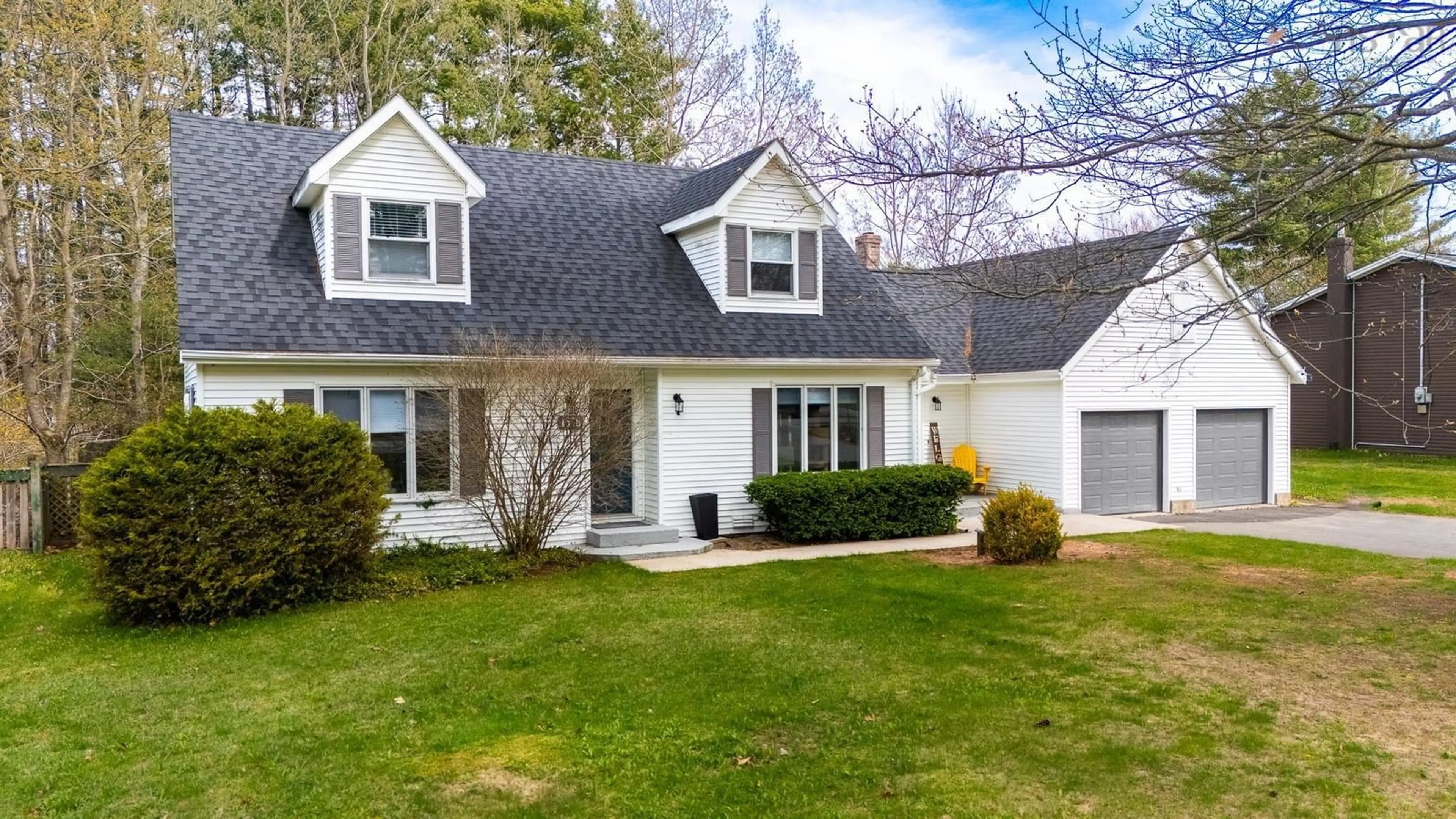 Home with vinyl exterior material, street for 1558 Meghan Drive Dr, Coldbrook Nova Scotia B4R 1A1