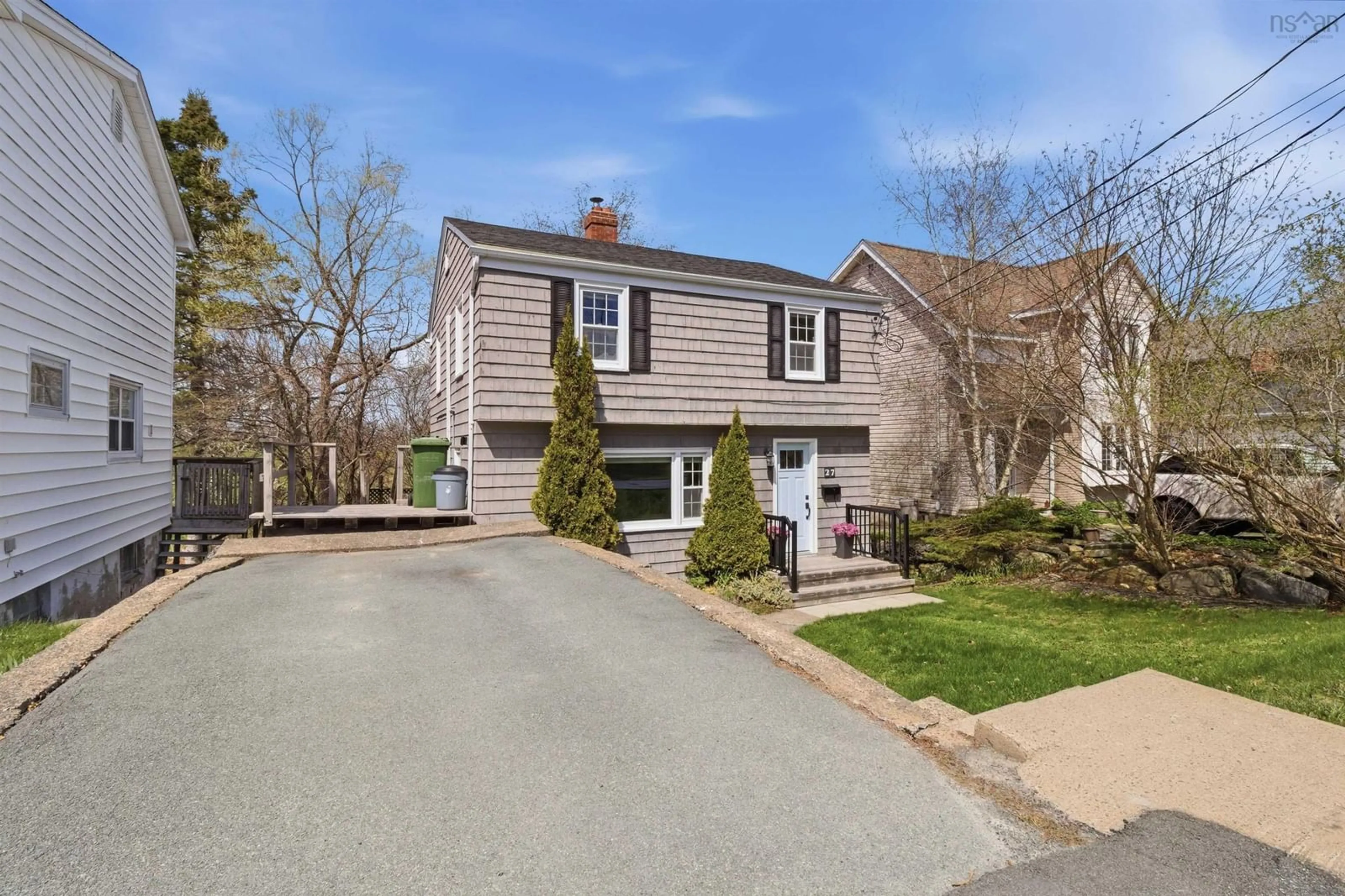 A pic from outside/outdoor area/front of a property/back of a property/a pic from drone, street for 27 Springvale Ave, Halifax Nova Scotia B3N 2A3