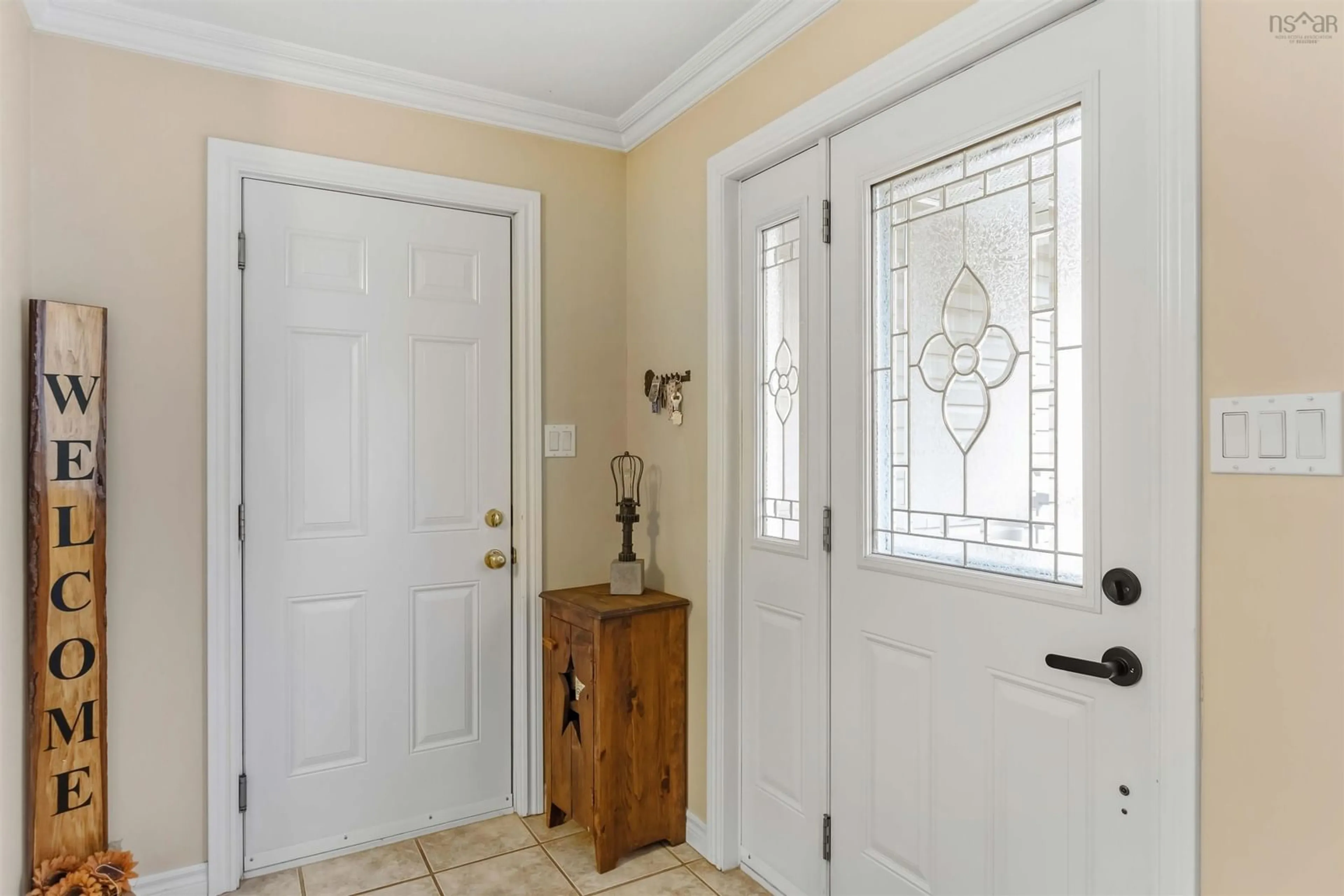 Indoor entryway for 1841 Acadia Dr, Kingston Nova Scotia B0P 1R0