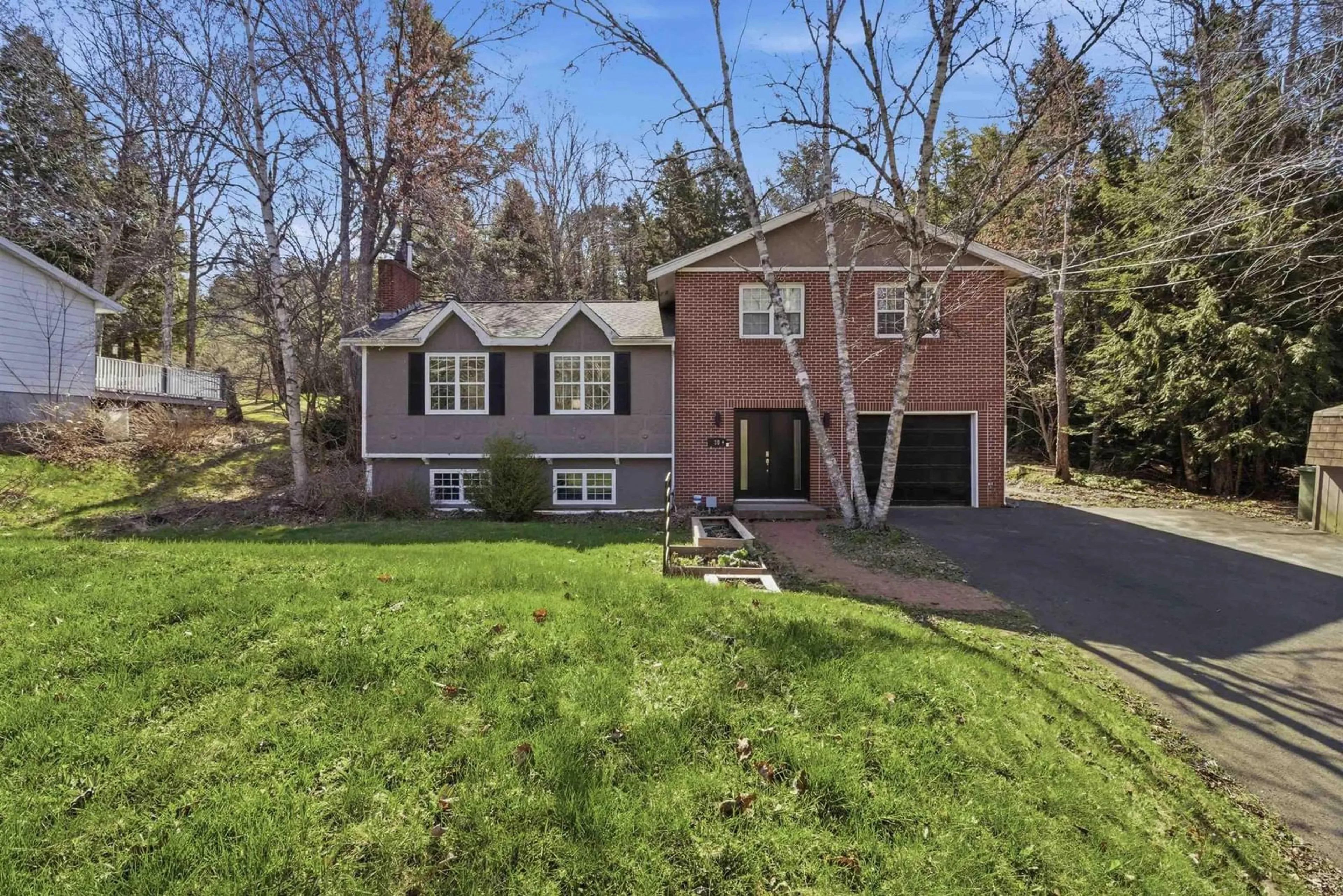 Unknown for 39 Robert St, Fall River Nova Scotia B2T 1H7