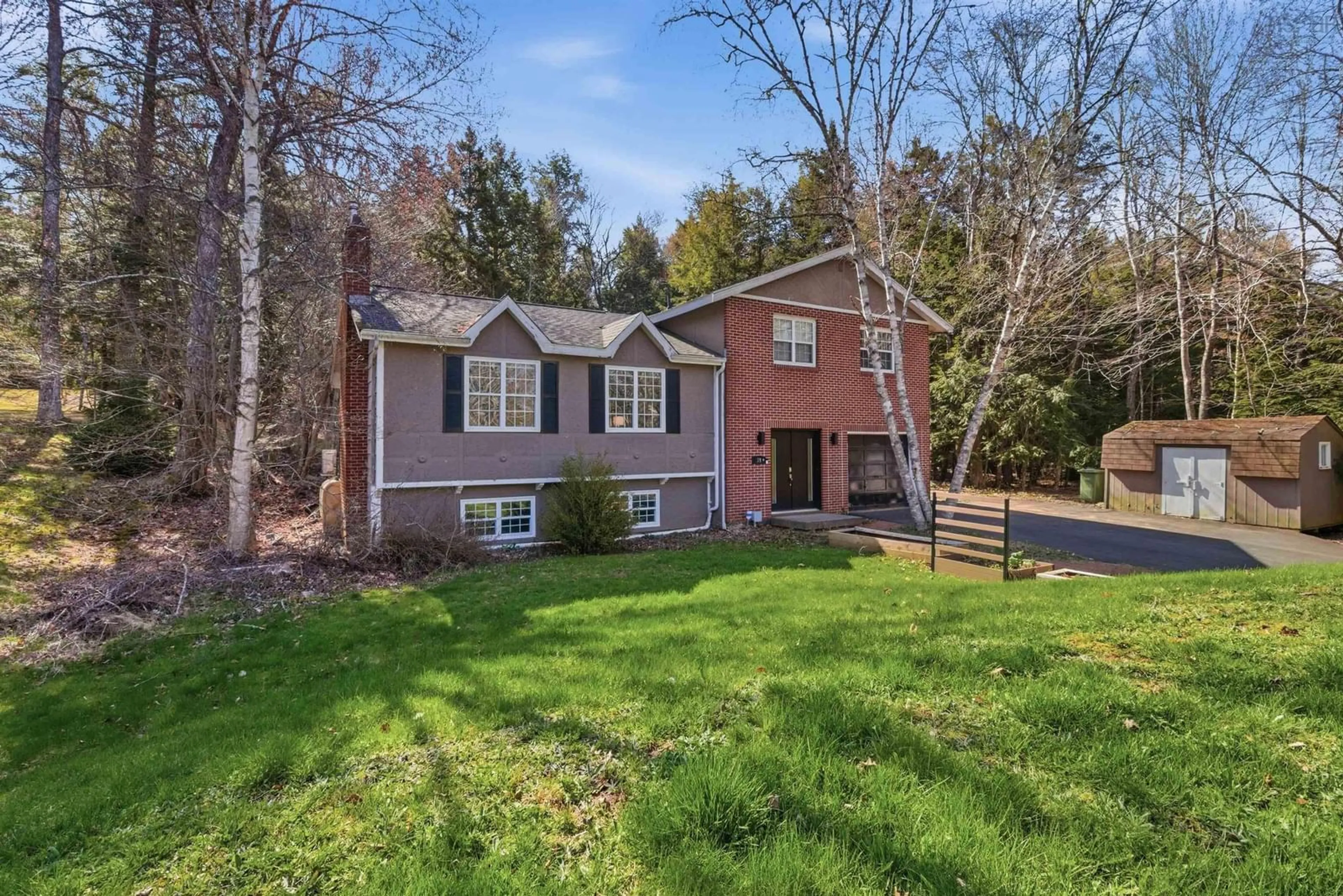 Home with brick exterior material, street for 39 Robert St, Fall River Nova Scotia B2T 1H7