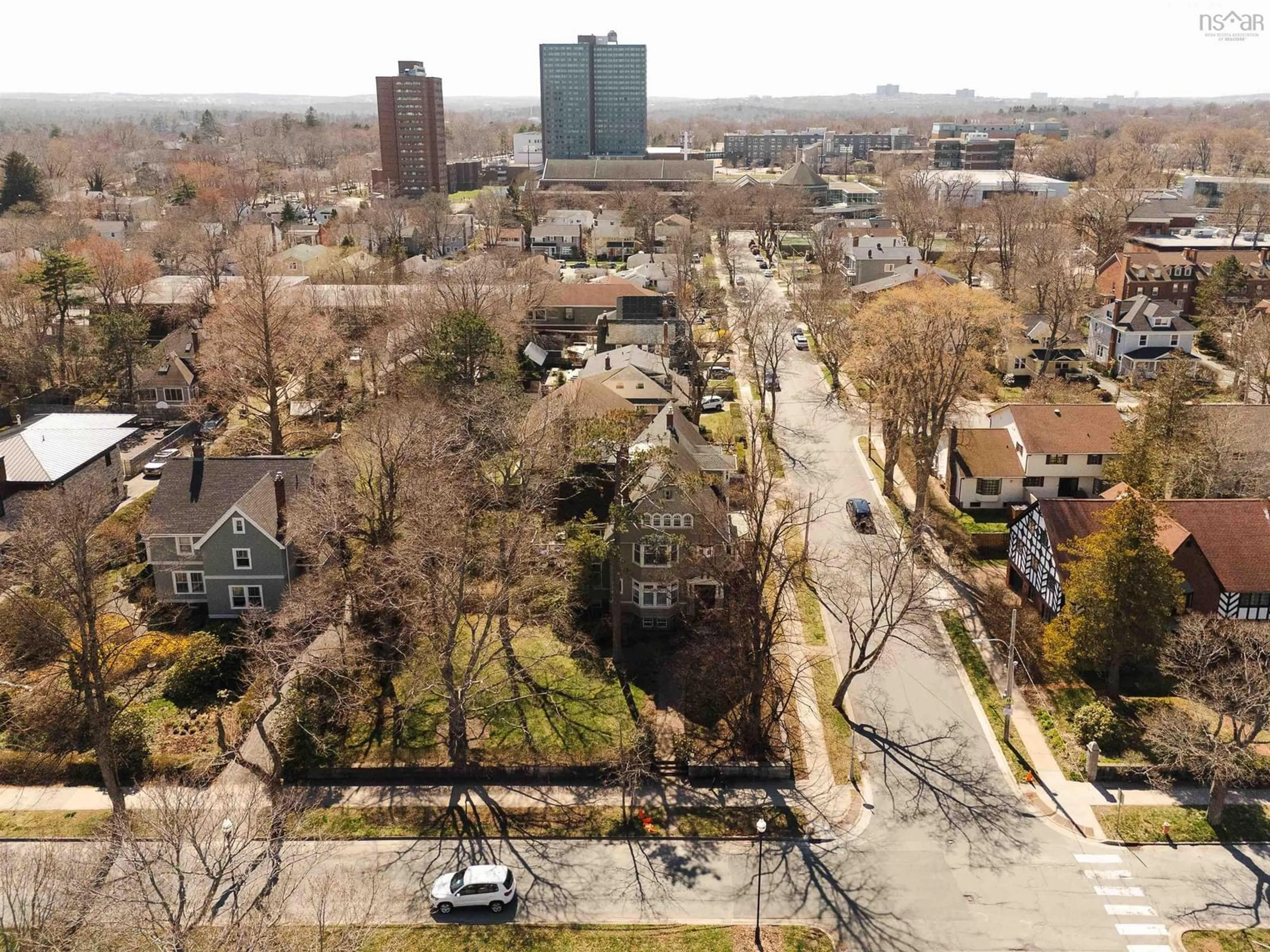 A pic from outside/outdoor area/front of a property/back of a property/a pic from drone, city buildings view from balcony for 870 Young Ave, Halifax Nova Scotia B3H 2V7