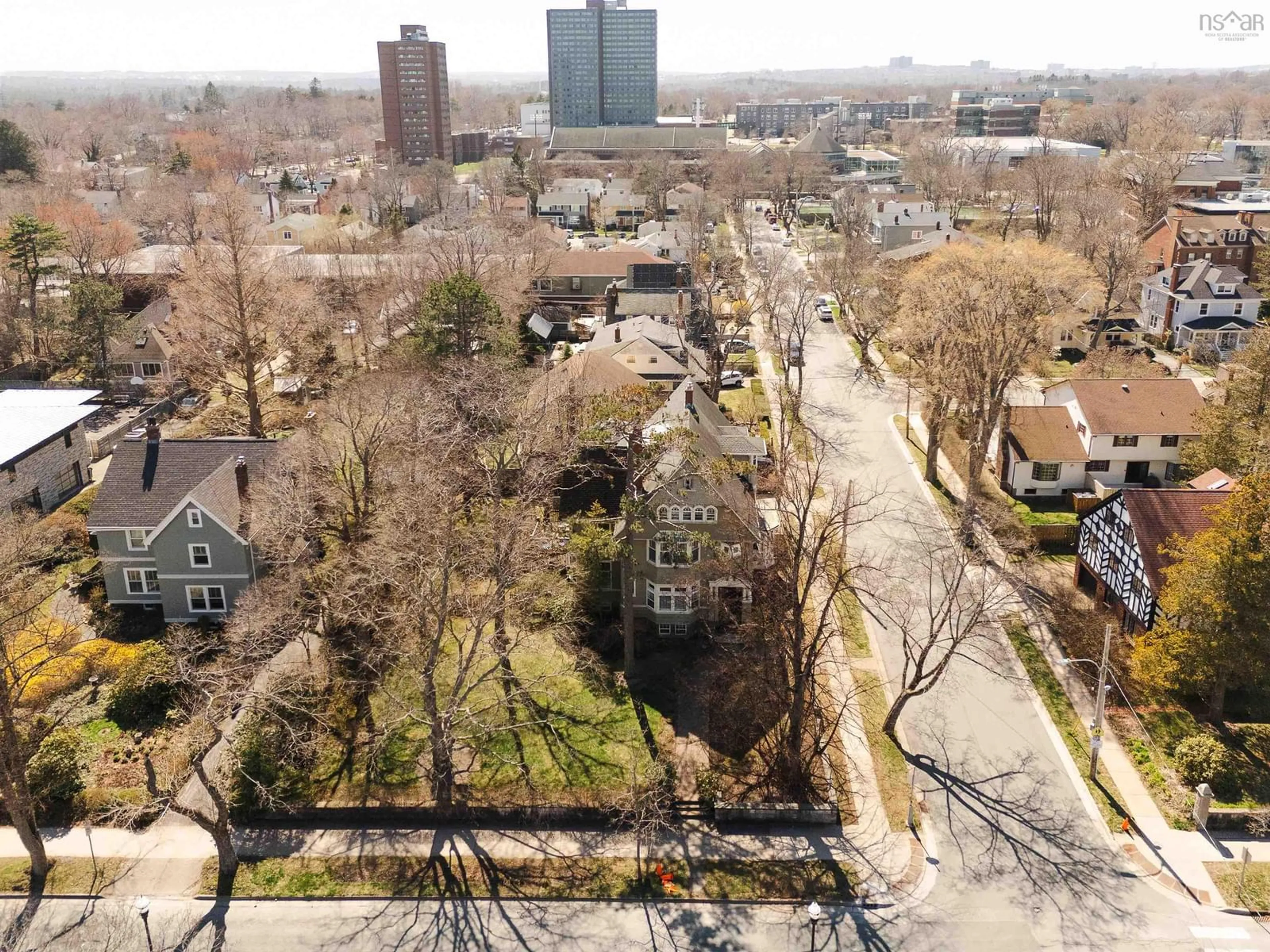 A pic from outside/outdoor area/front of a property/back of a property/a pic from drone, city buildings view from balcony for 870 Young Ave, Halifax Nova Scotia B3H 2V7